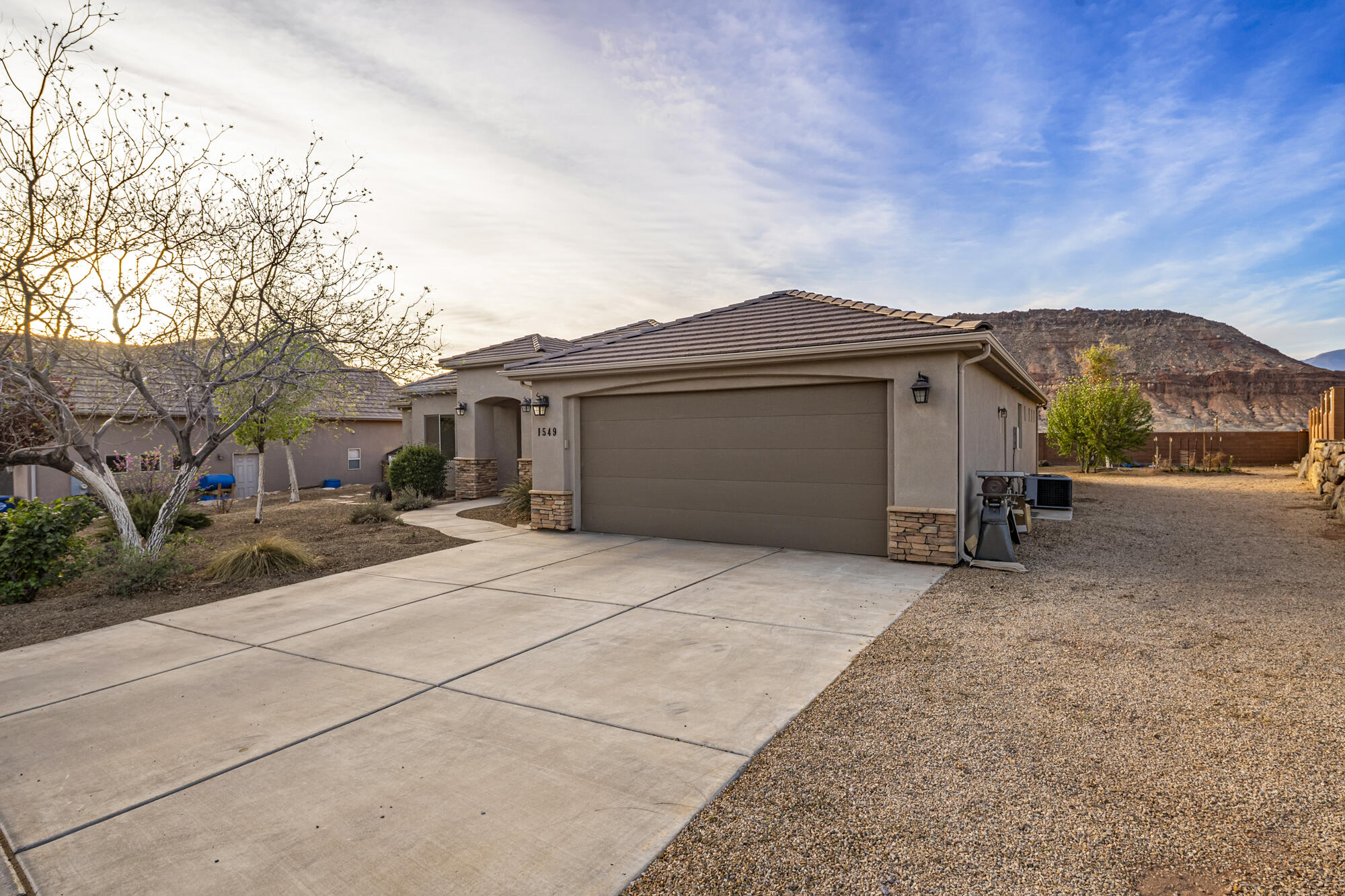 1549 E Scenic Sunrise DR