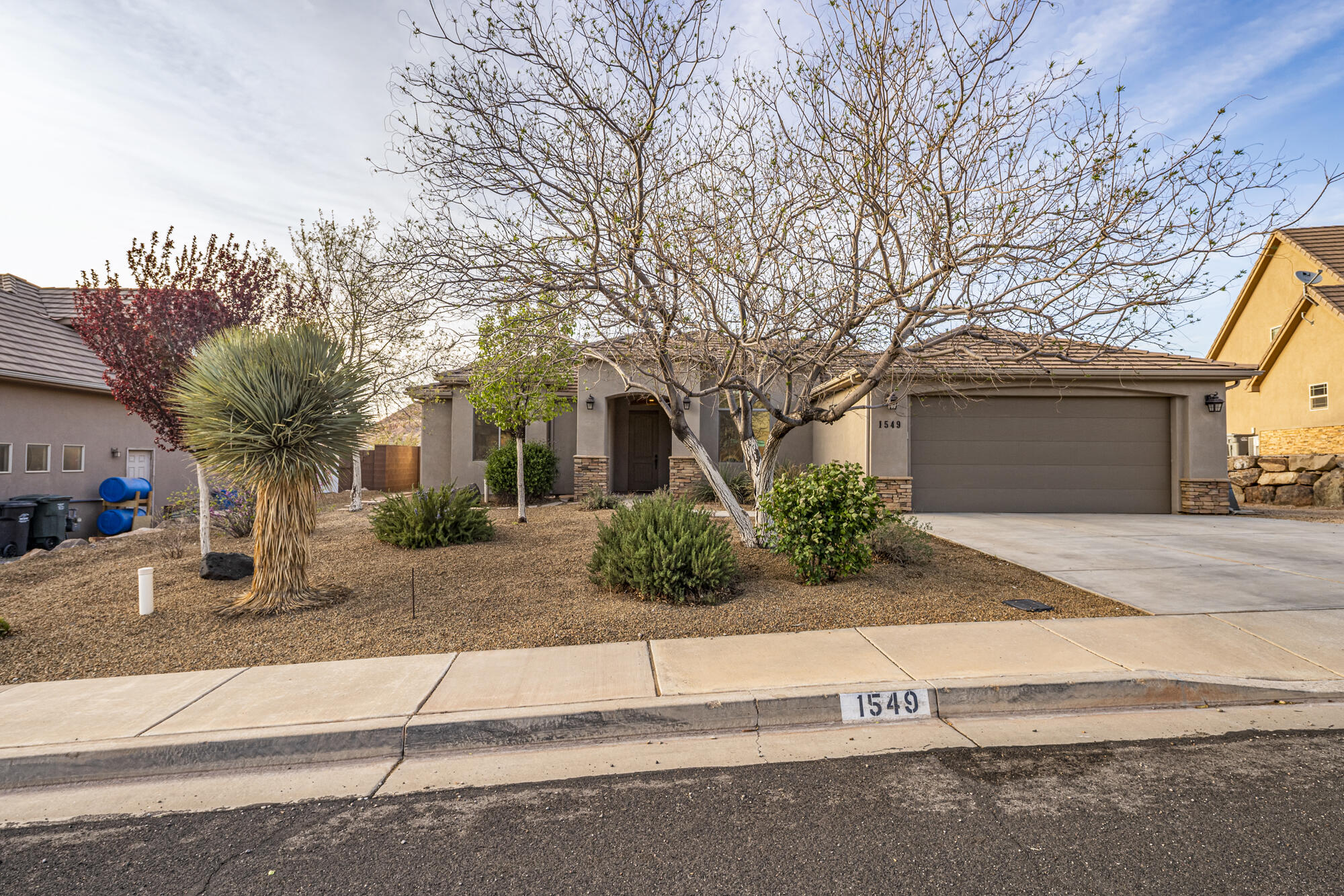 1549 E Scenic Sunrise DR