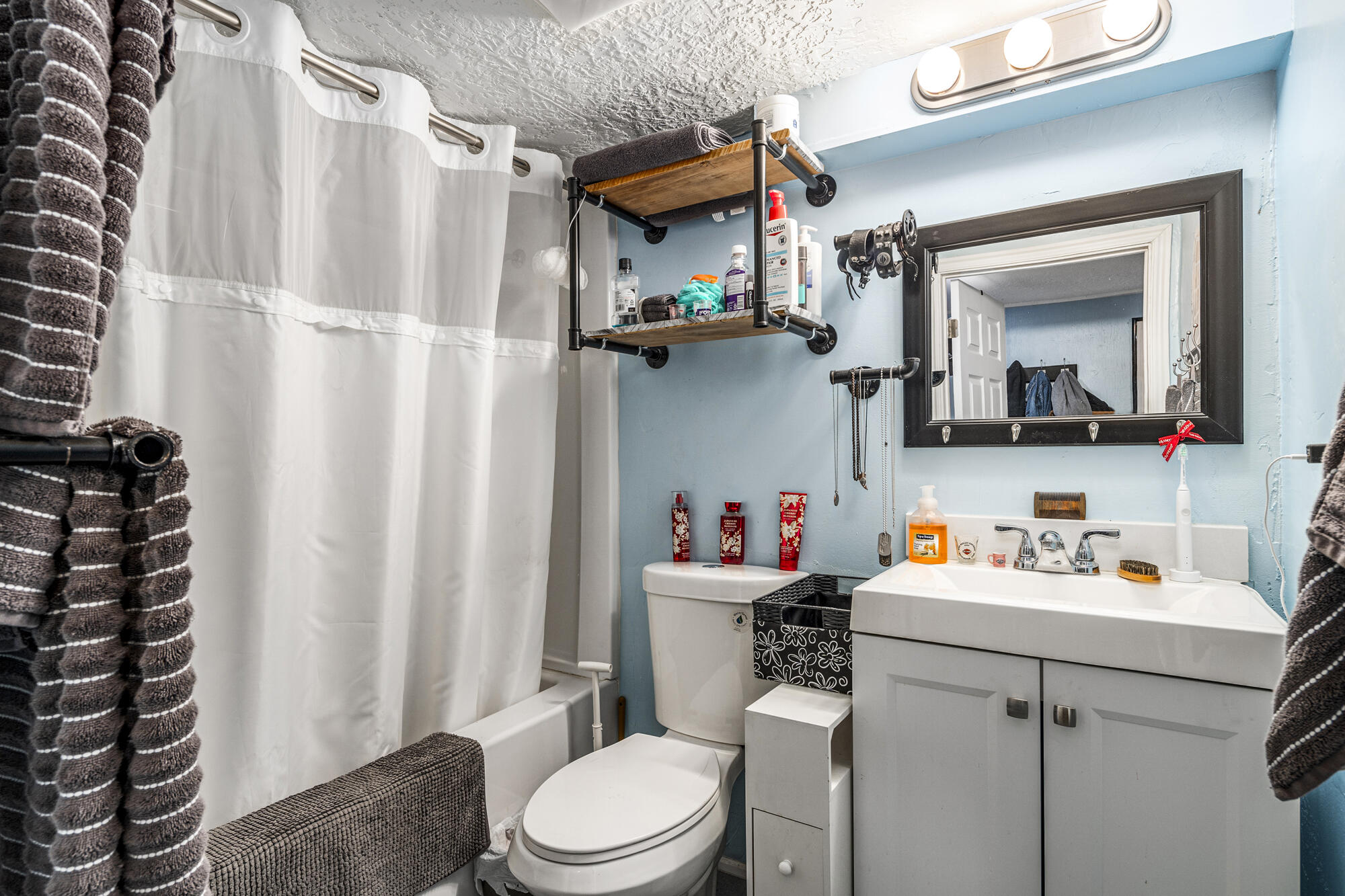 1125 W 1375 N