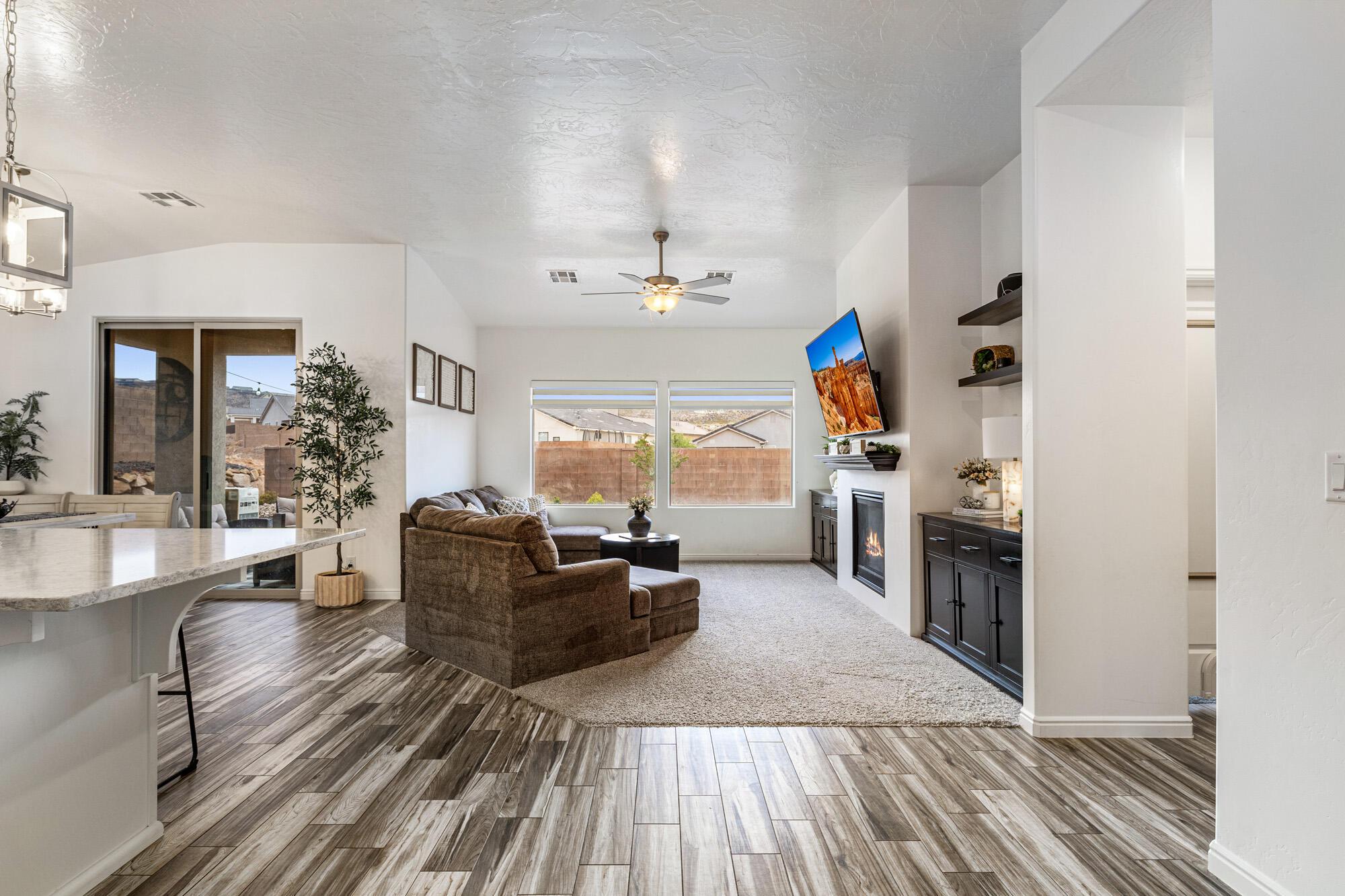 902 N SANDY TALUS DR