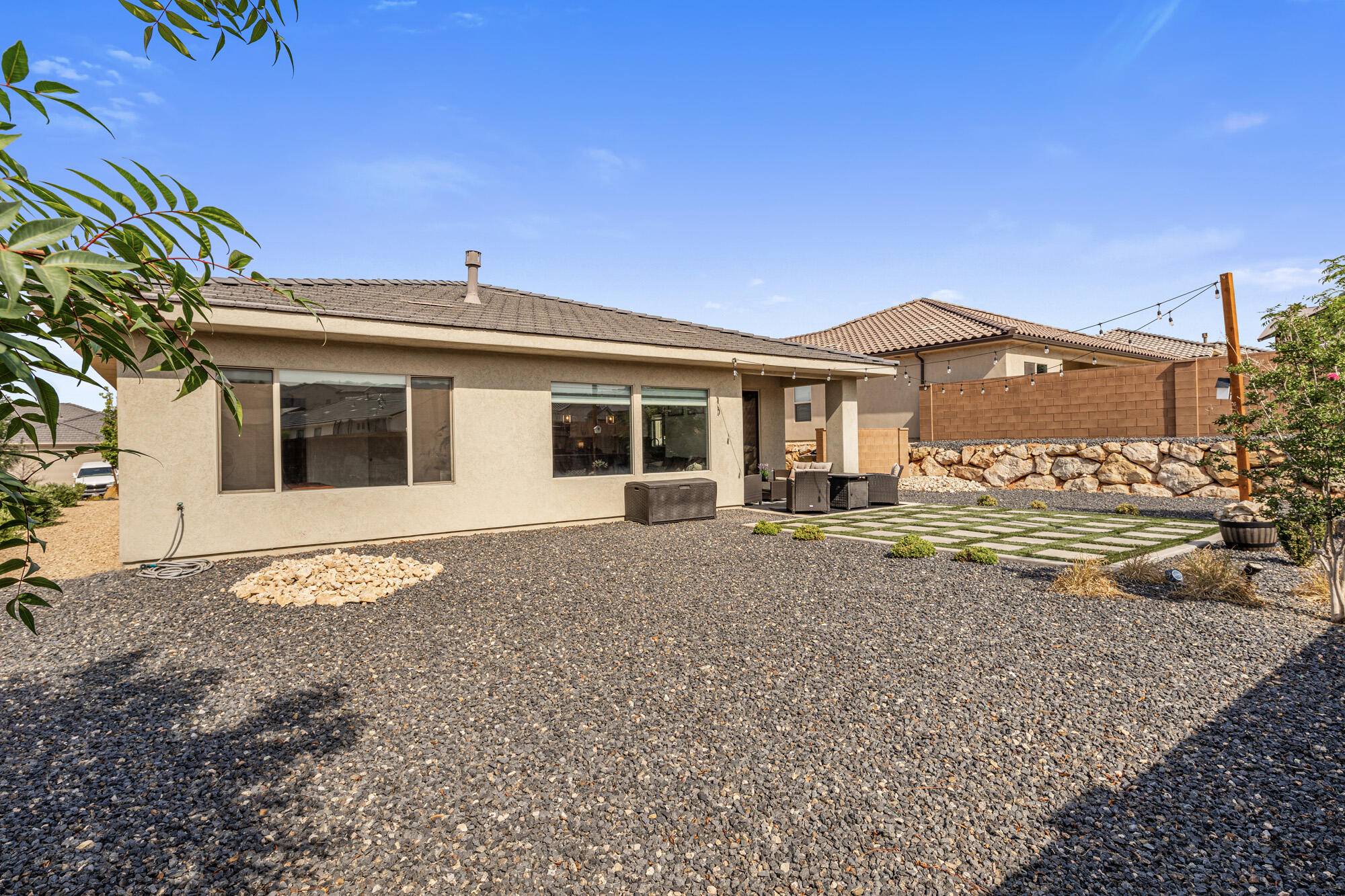 902 N SANDY TALUS DR