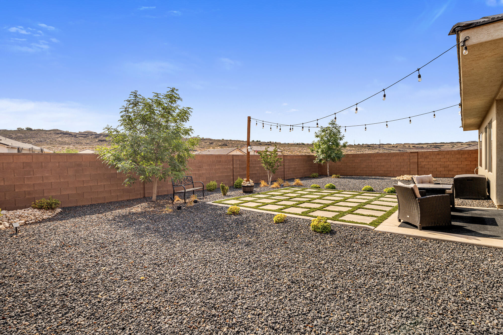 902 N SANDY TALUS DR