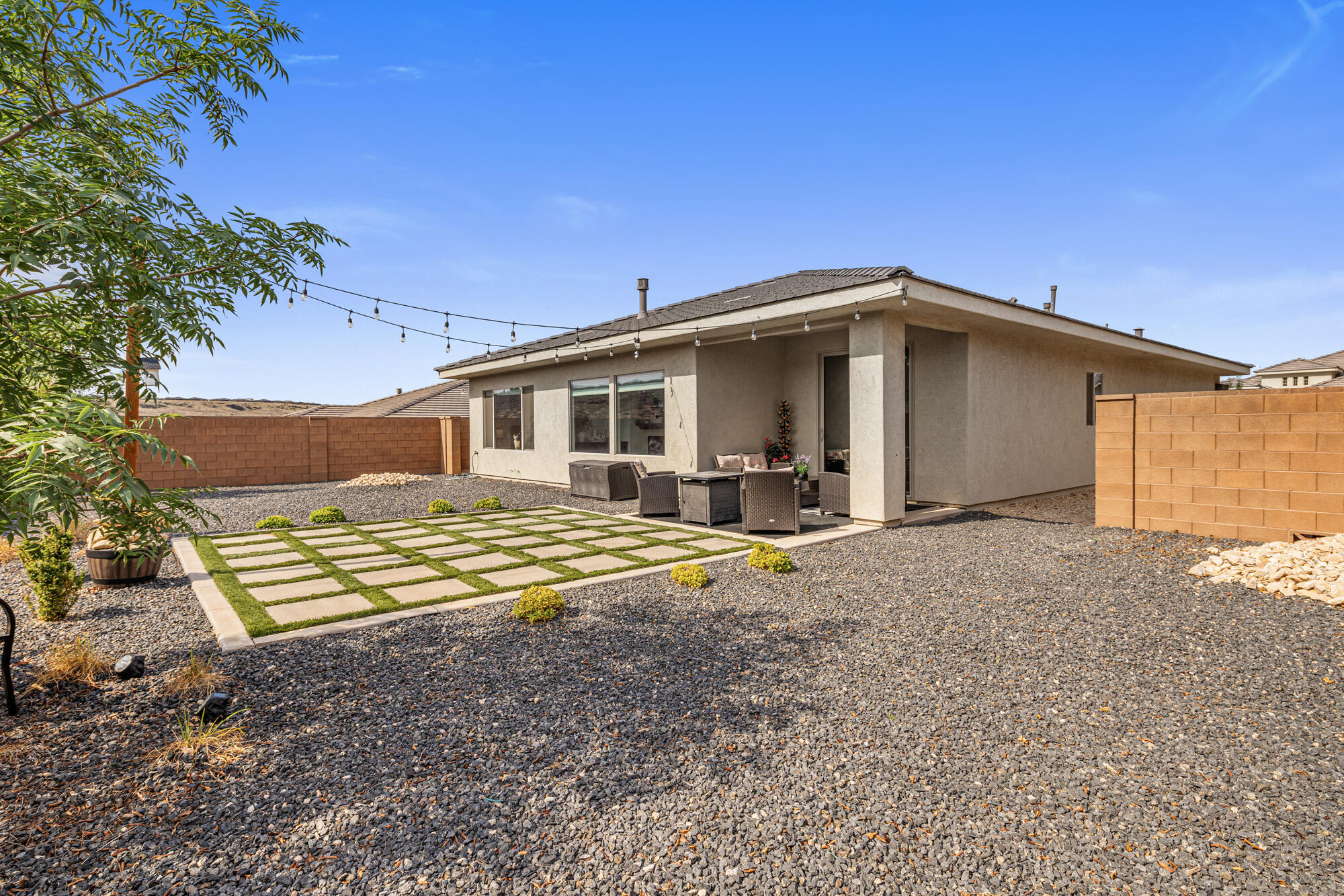 902 N SANDY TALUS DR