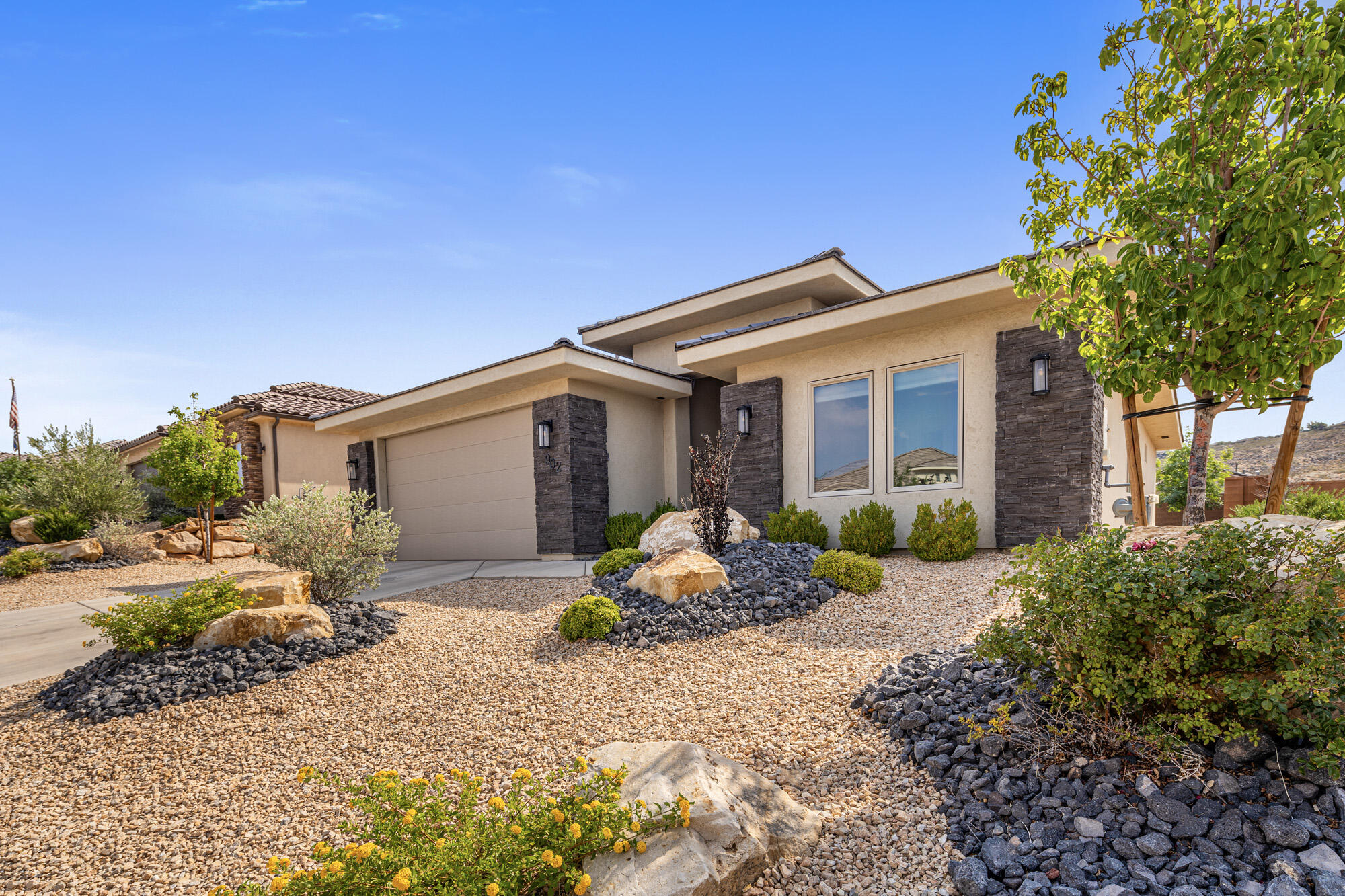 902 N SANDY TALUS DR
