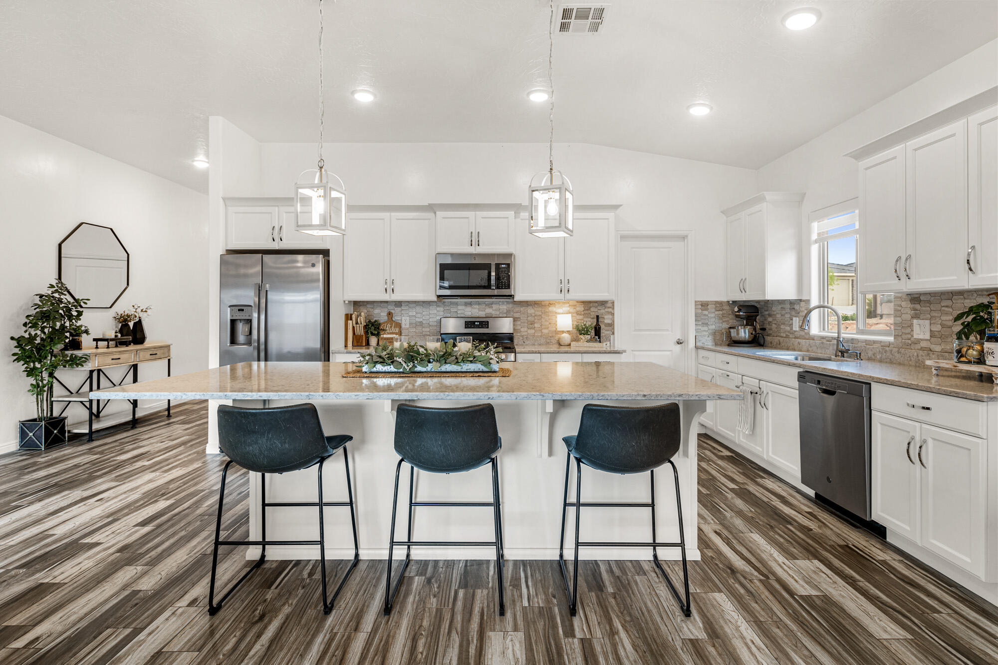 902 N SANDY TALUS DR