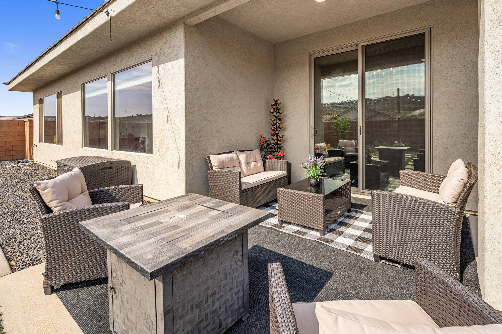 902 N SANDY TALUS DR