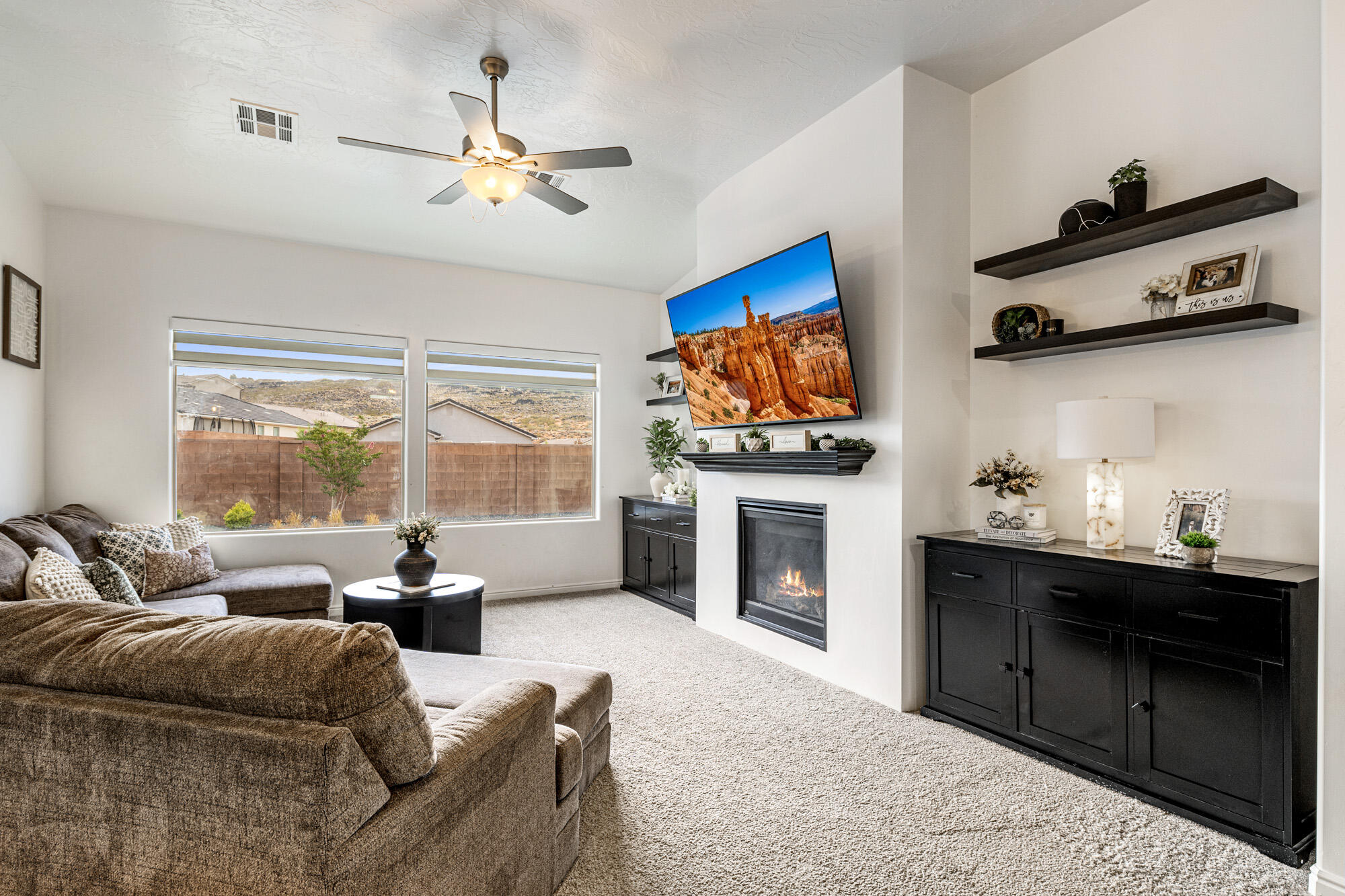 902 N SANDY TALUS DR