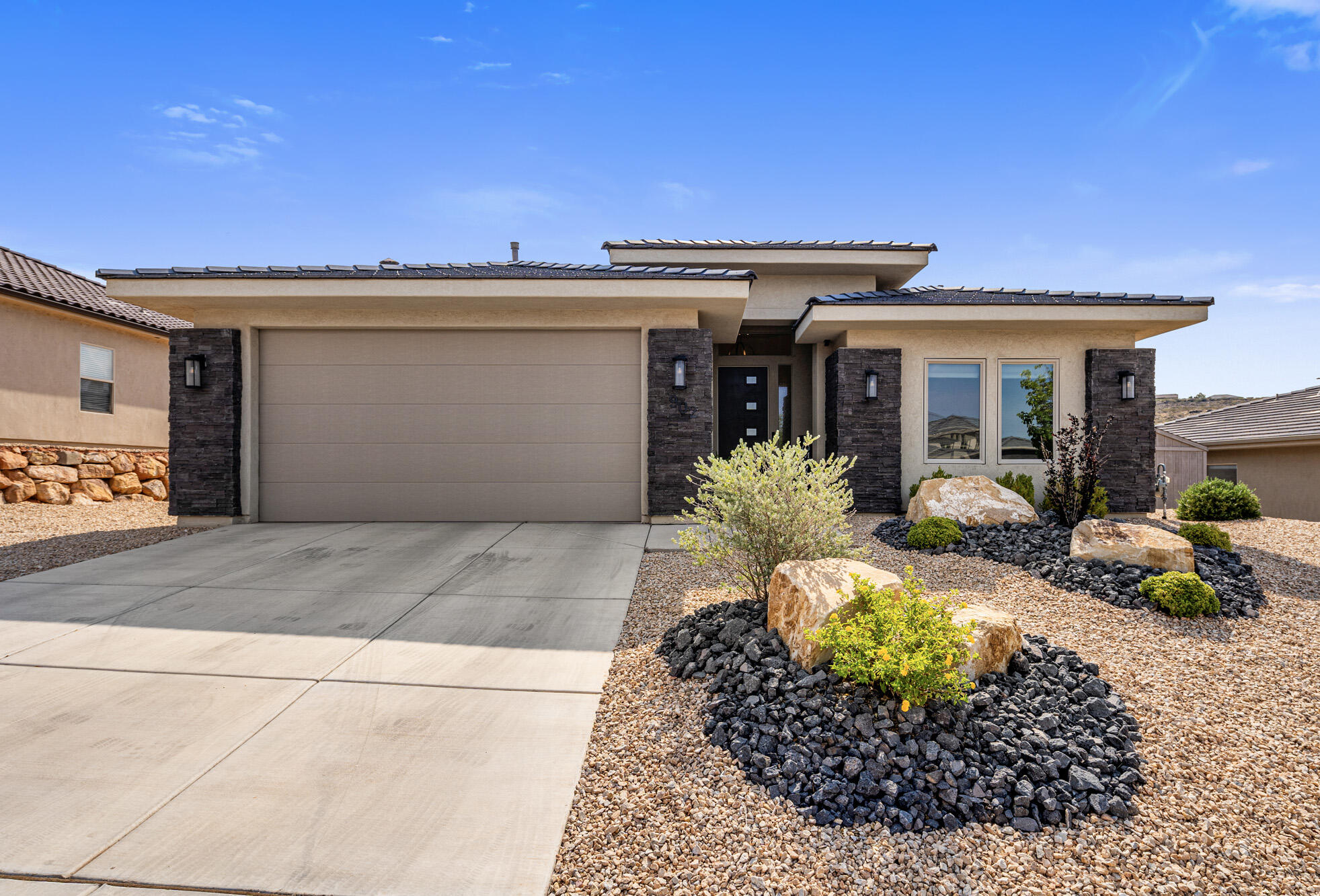 902 N SANDY TALUS DR