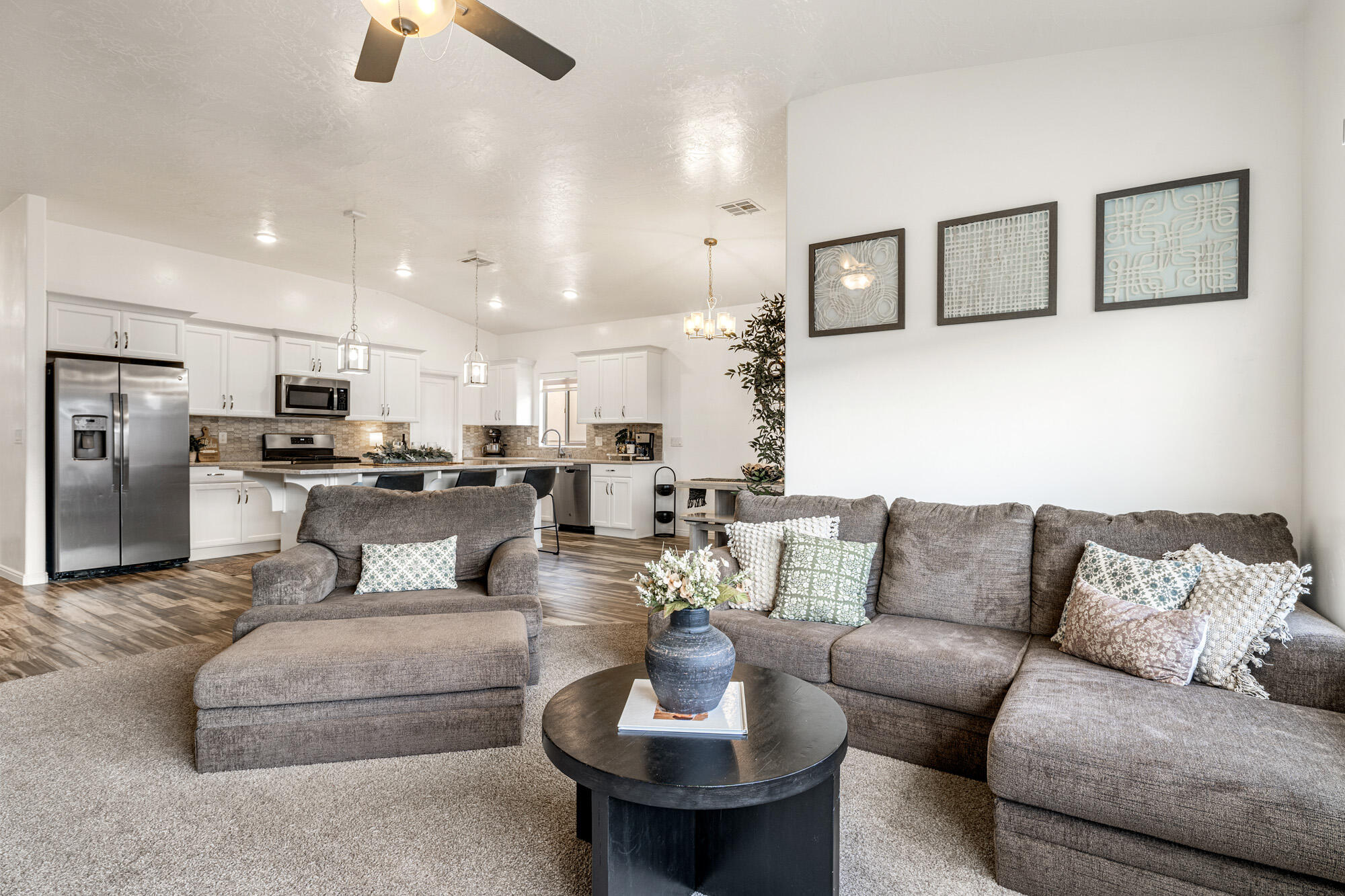 902 N SANDY TALUS DR