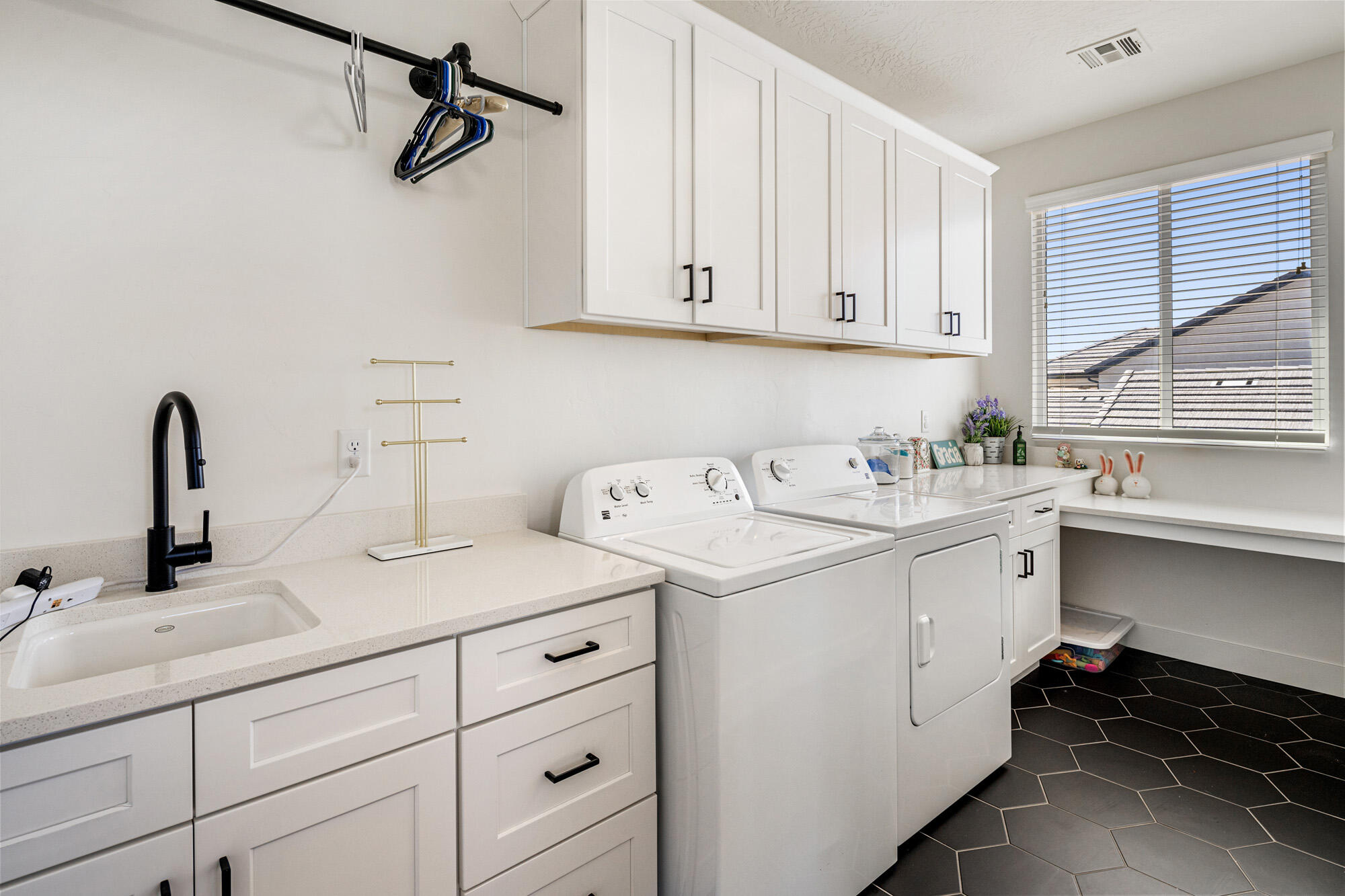 1051 S HIGH MESA CIR