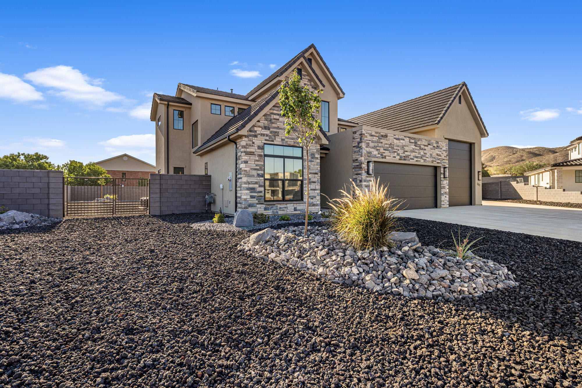 1007 S Quick Draw DR