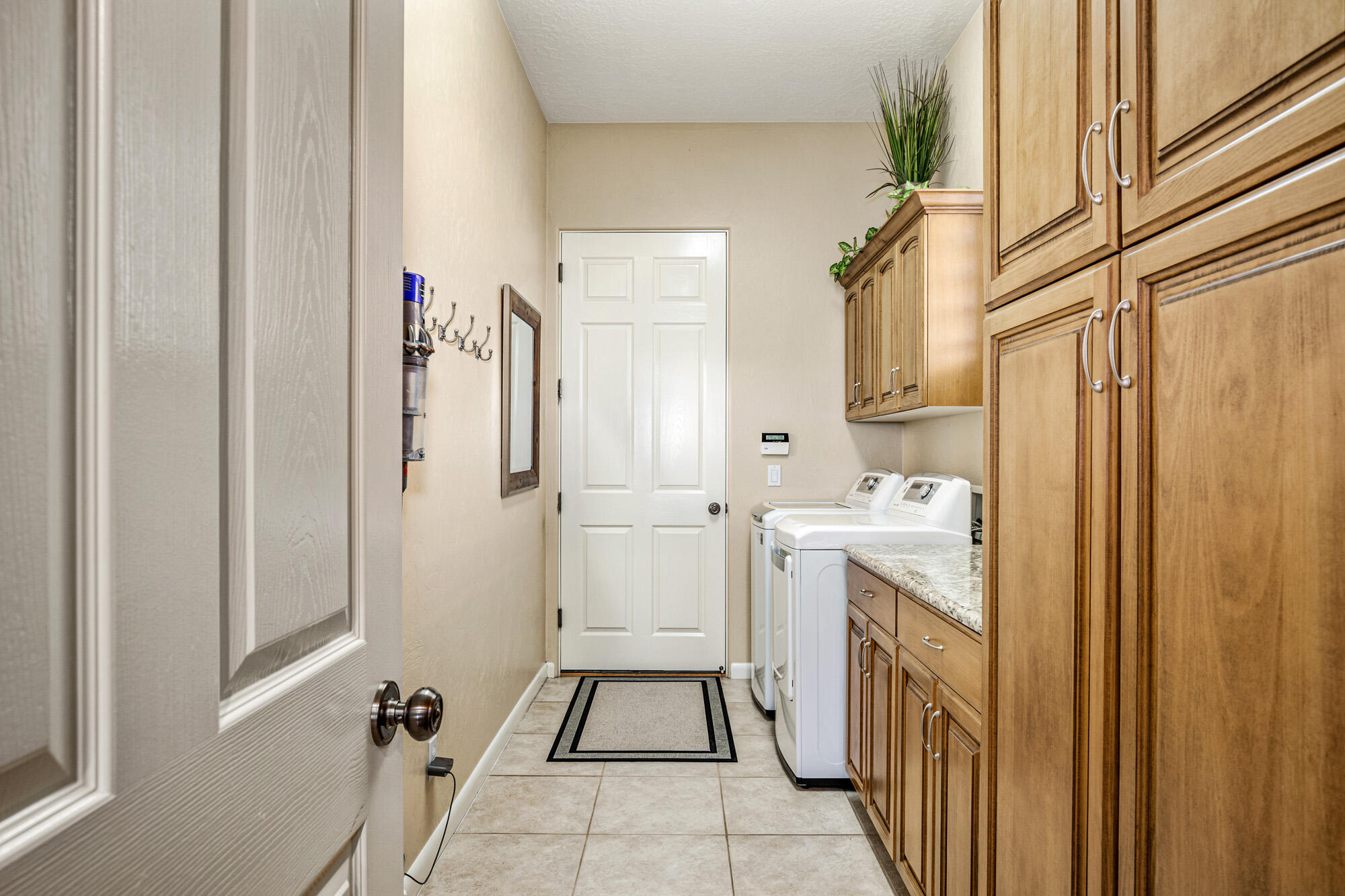 1028 W Shadow Ridge DR