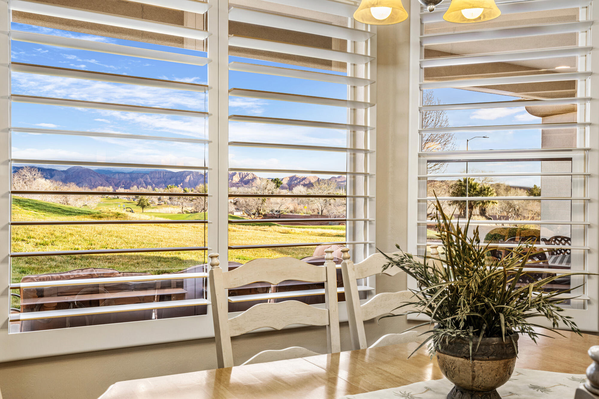 1028 W Shadow Ridge DR