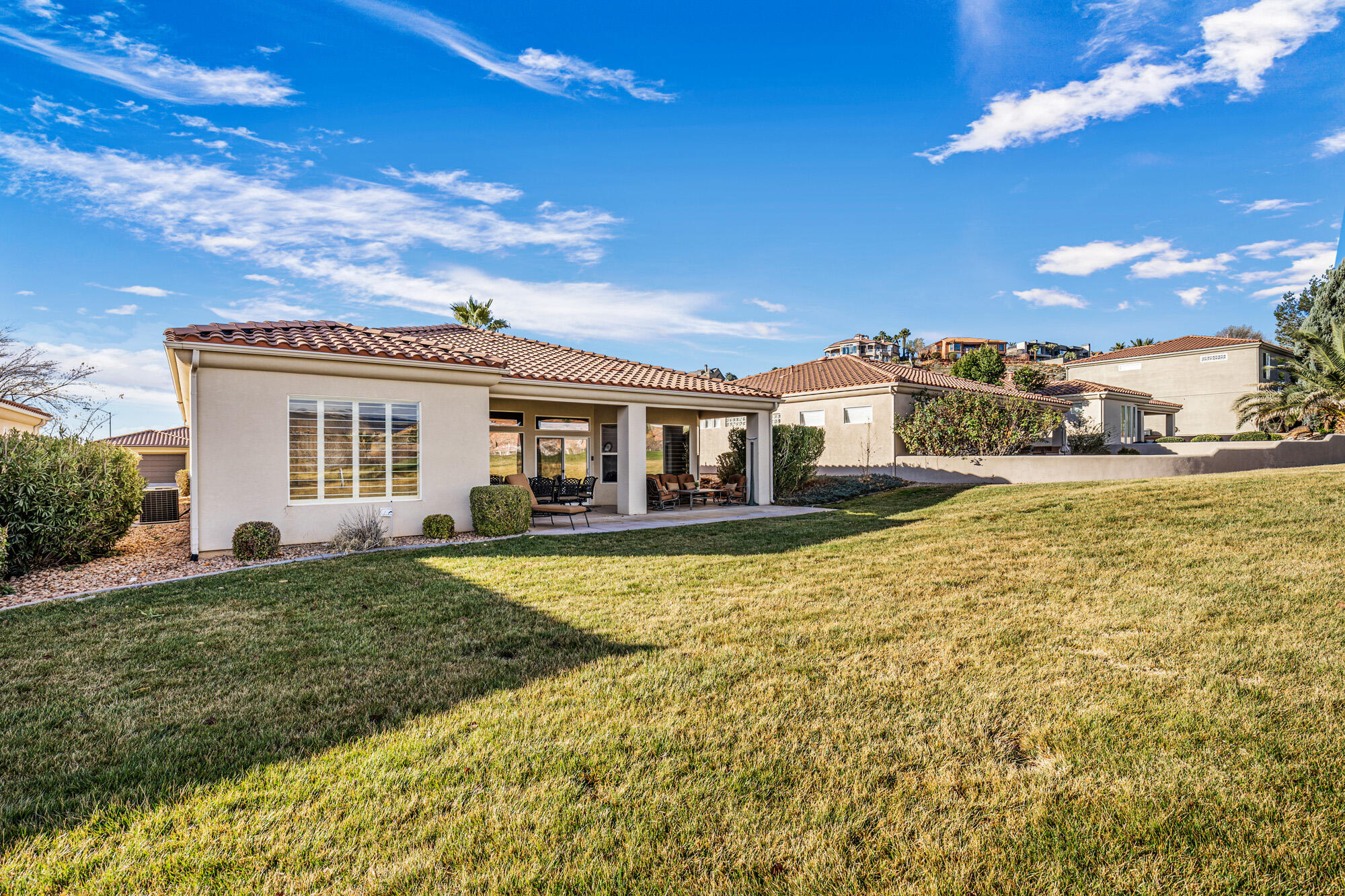 1028 W Shadow Ridge DR