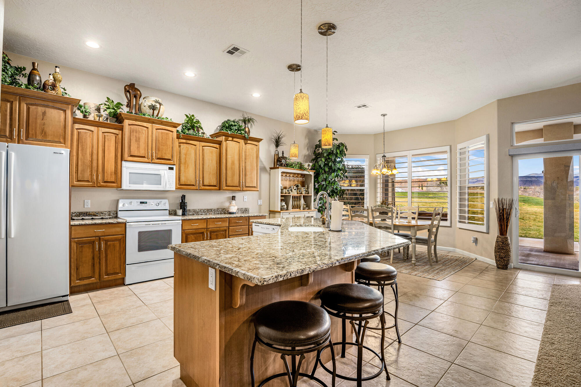 1028 W Shadow Ridge DR