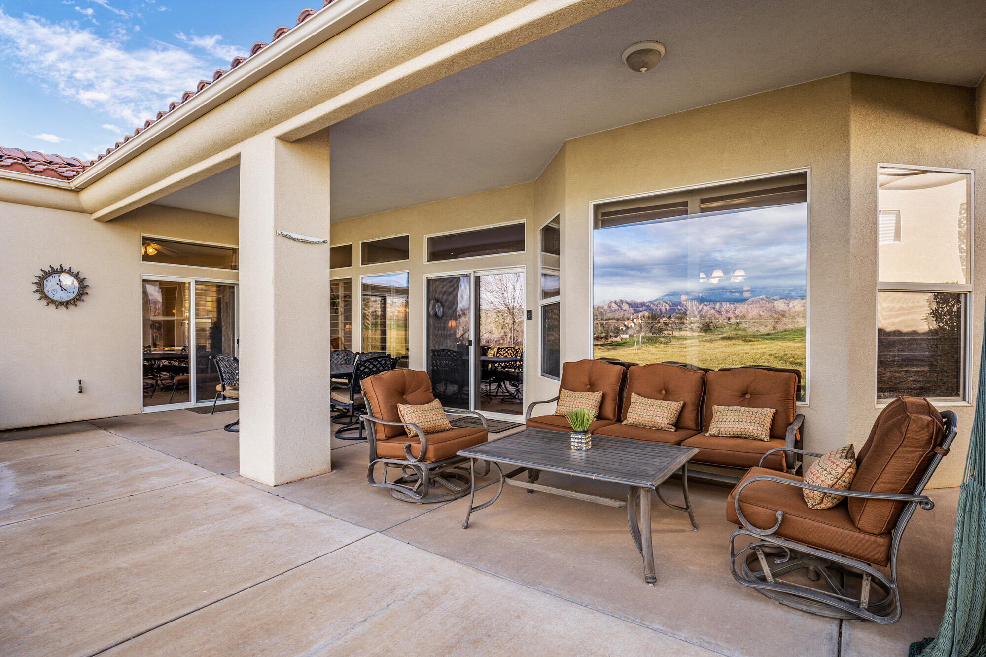 1028 W Shadow Ridge DR