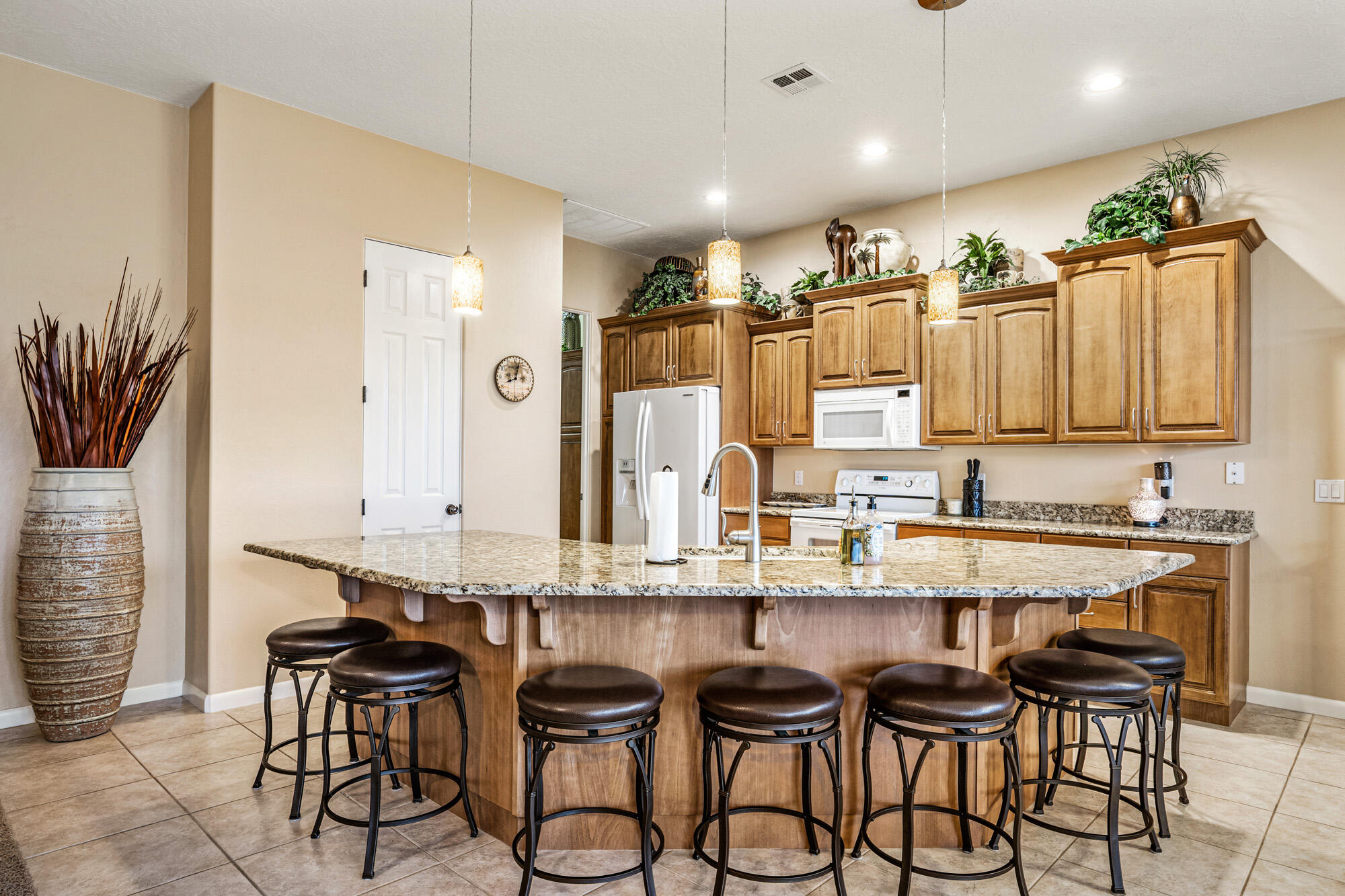 1028 W Shadow Ridge DR