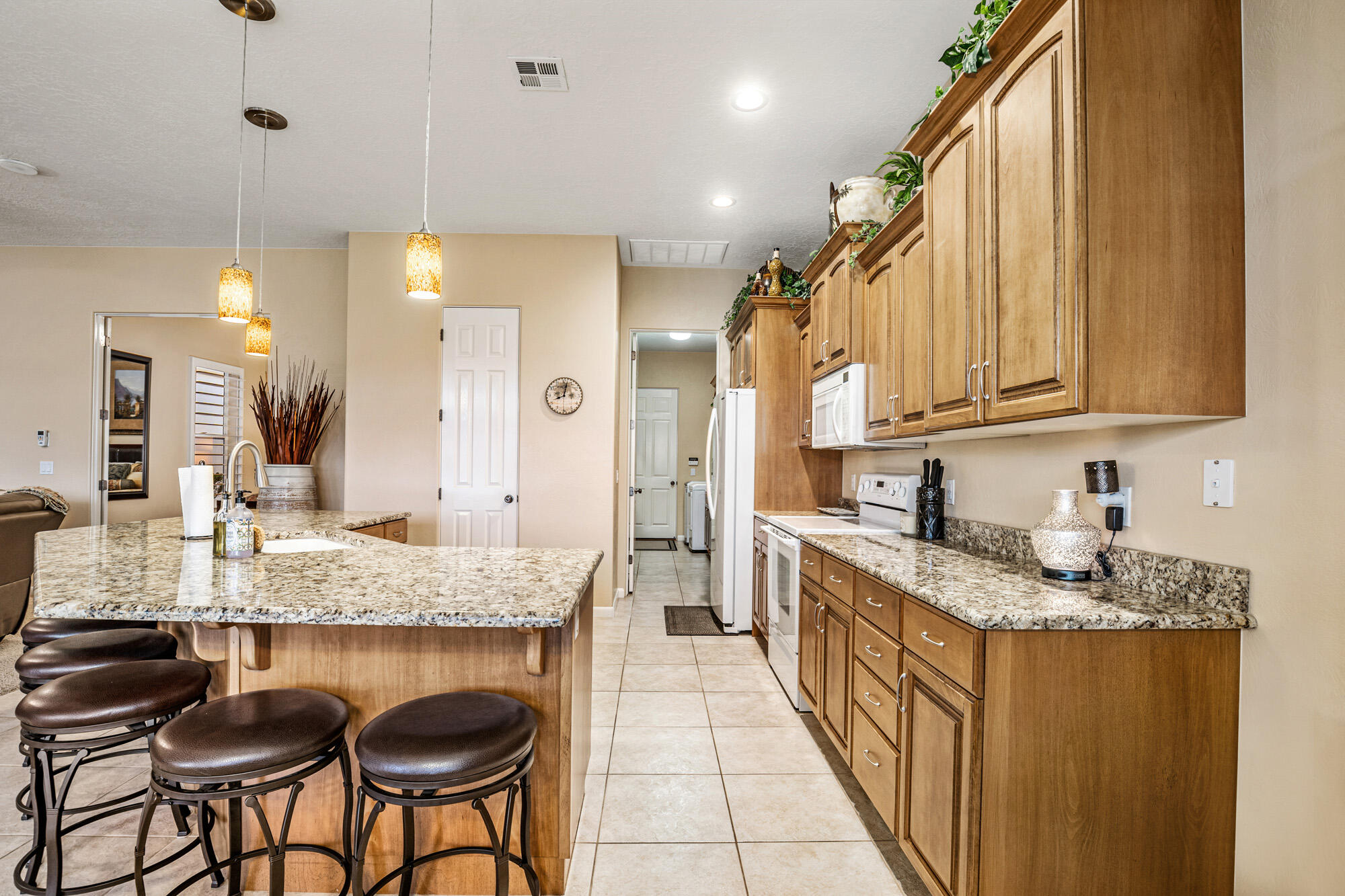 1028 W Shadow Ridge DR
