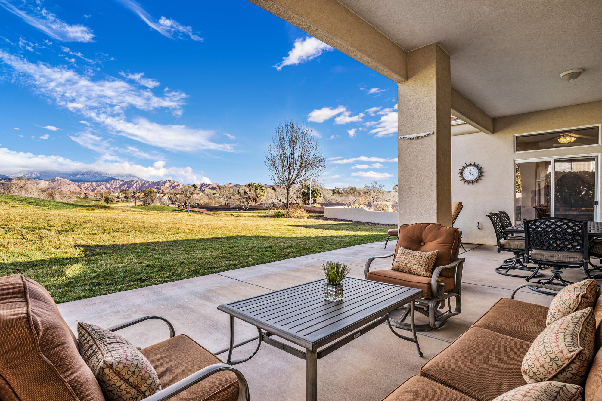1028 W Shadow Ridge DR