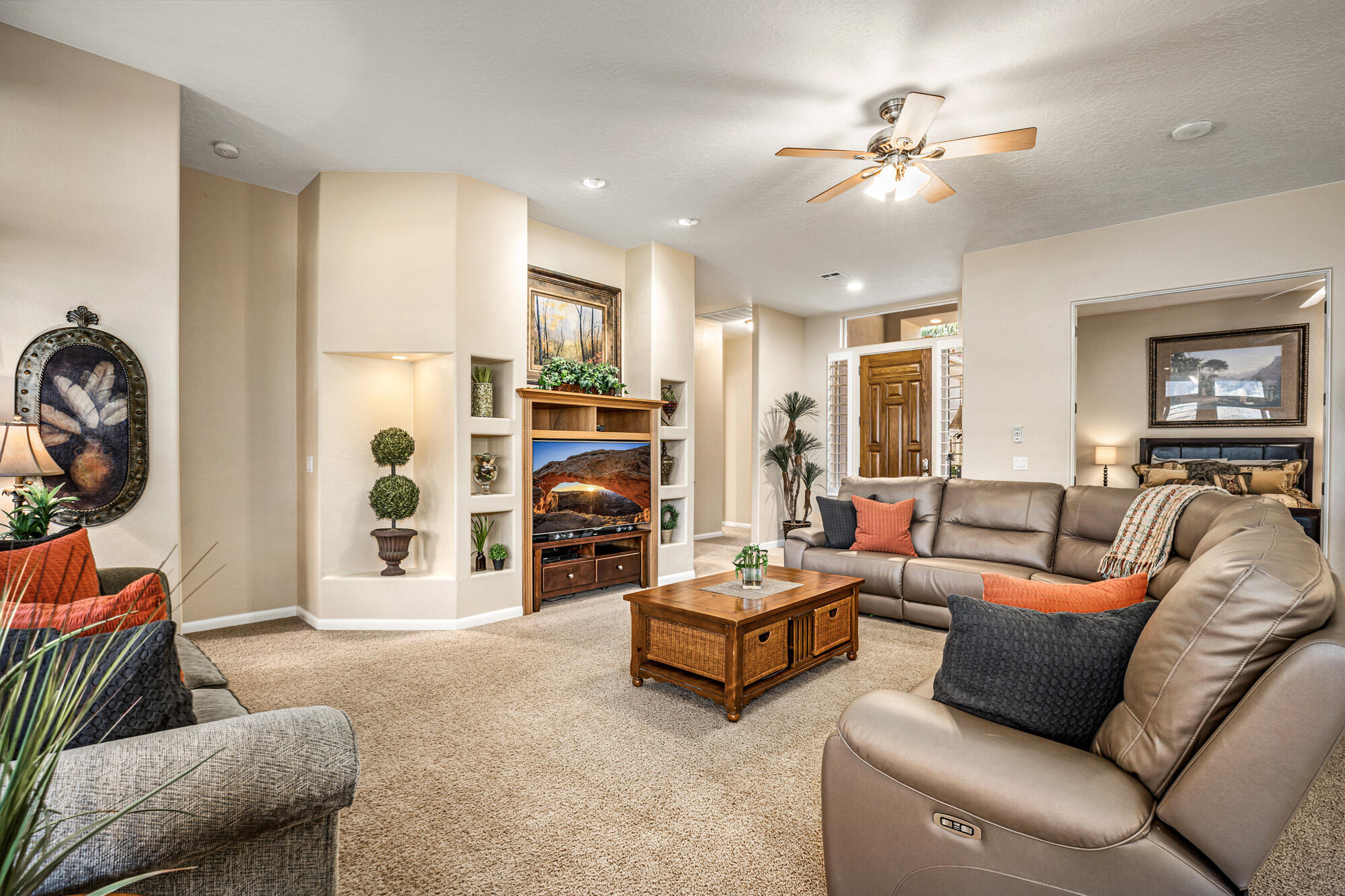 1028 W Shadow Ridge DR