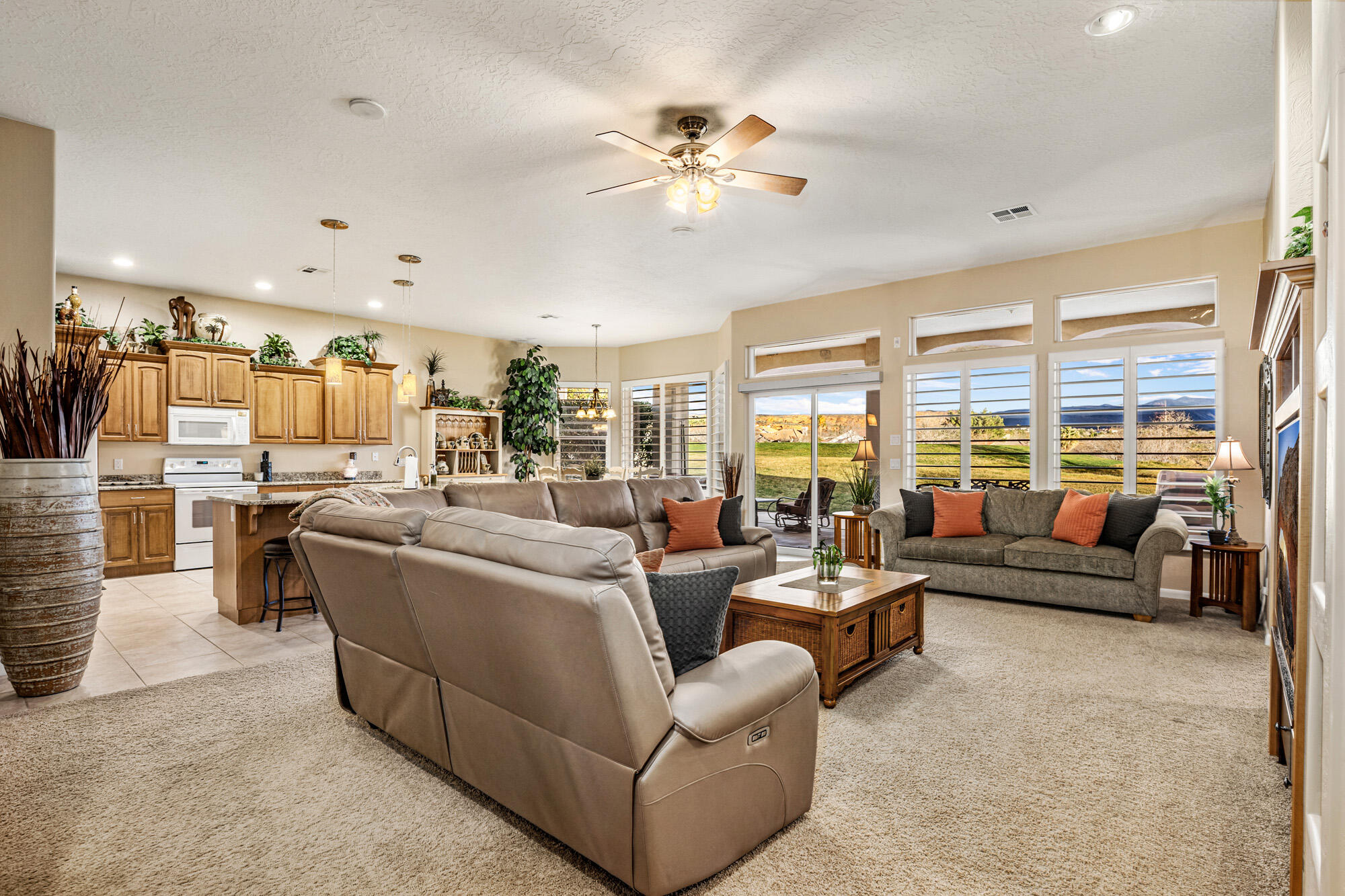 1028 W Shadow Ridge DR