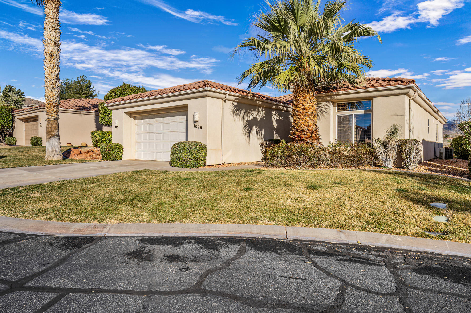 1028 W Shadow Ridge DR