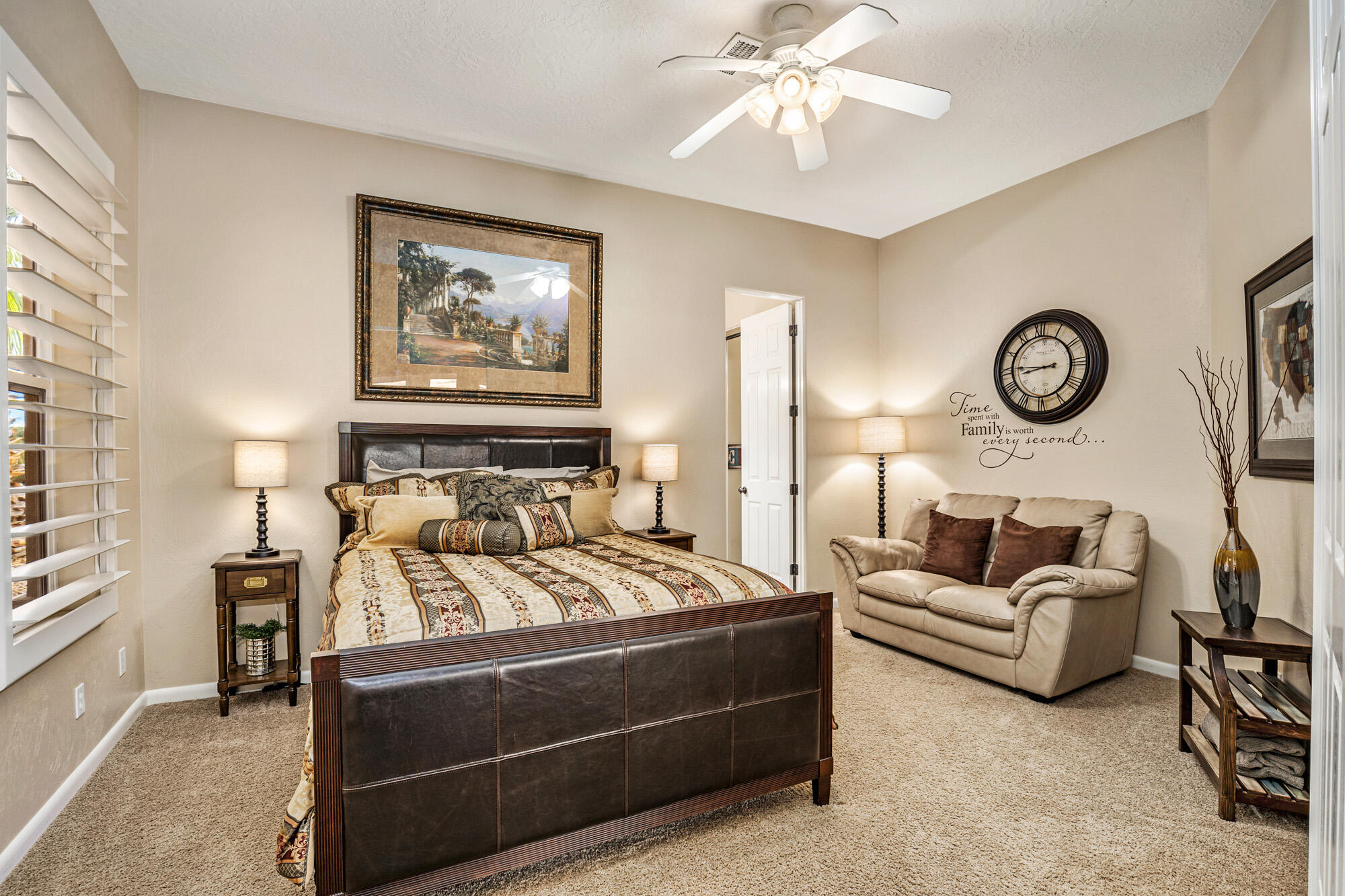 1028 W Shadow Ridge DR