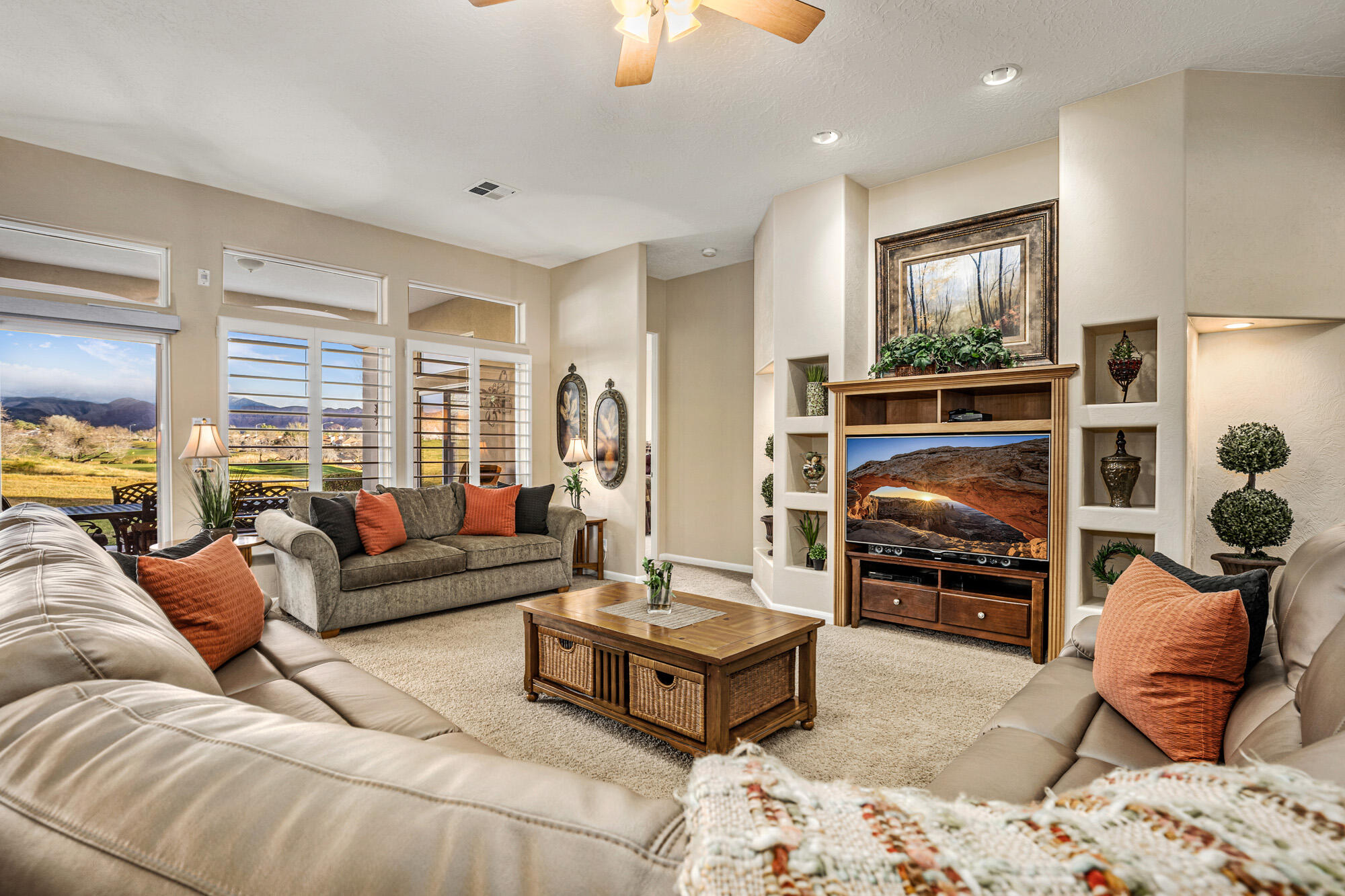 1028 W Shadow Ridge DR