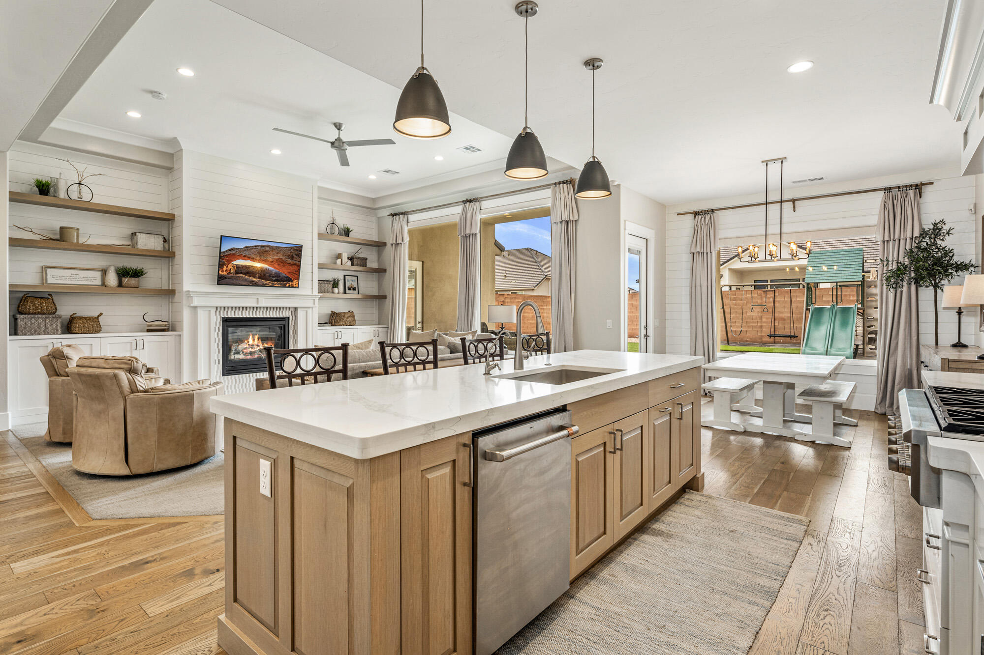 3136 E Blue Quartz DR