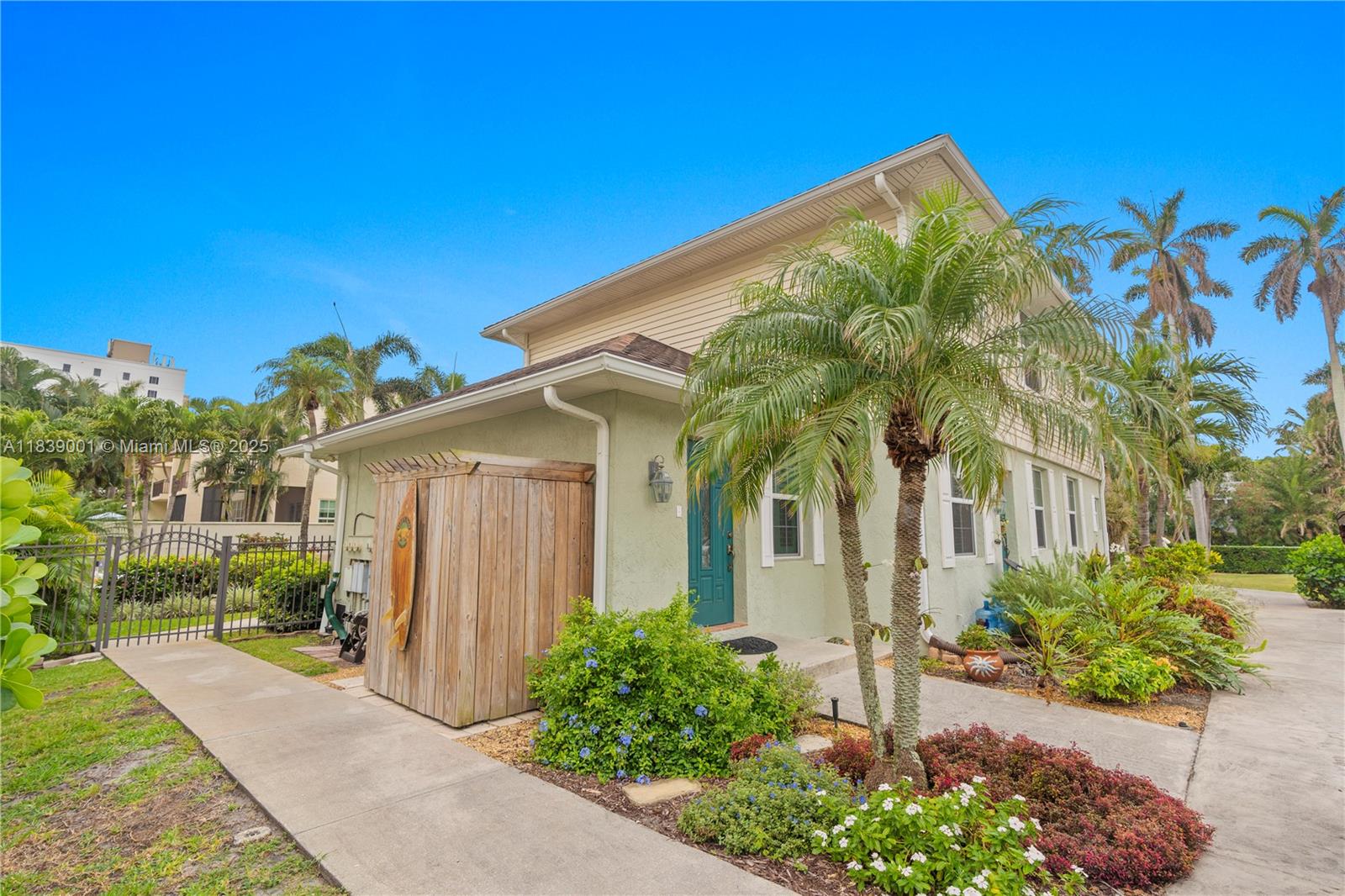 99 Seabreeze Ave