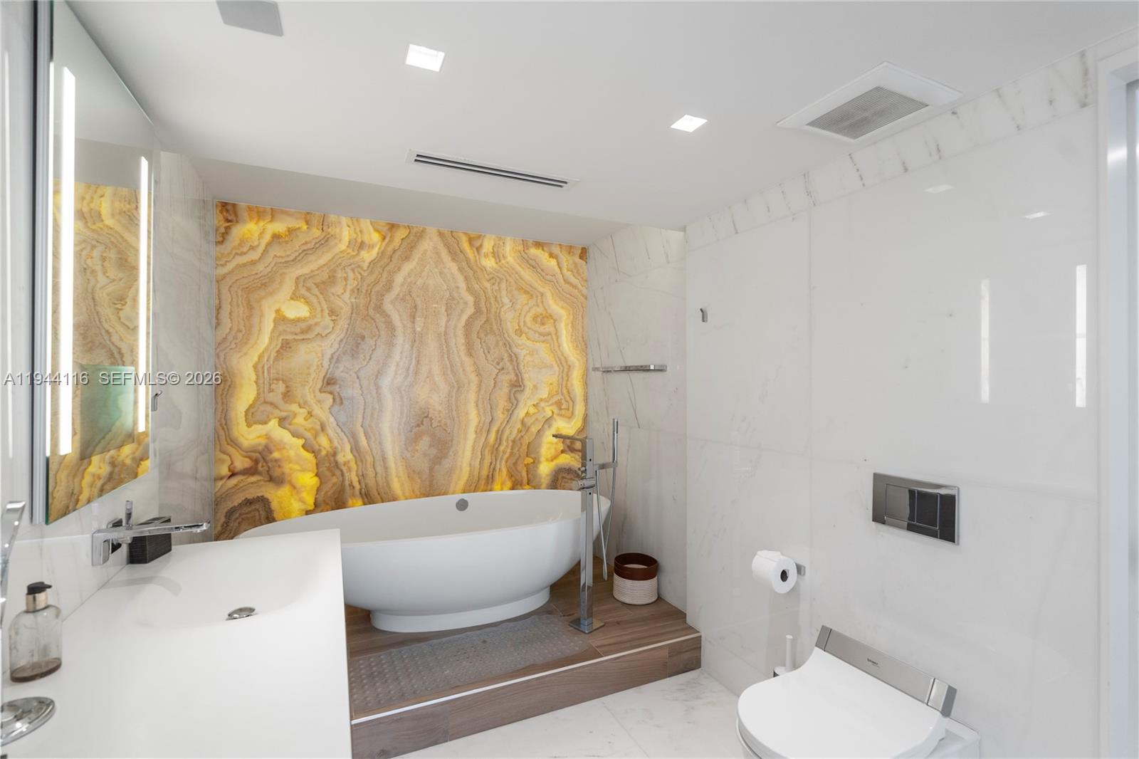 2200 S Ocean Ln Unit: 2609/2610