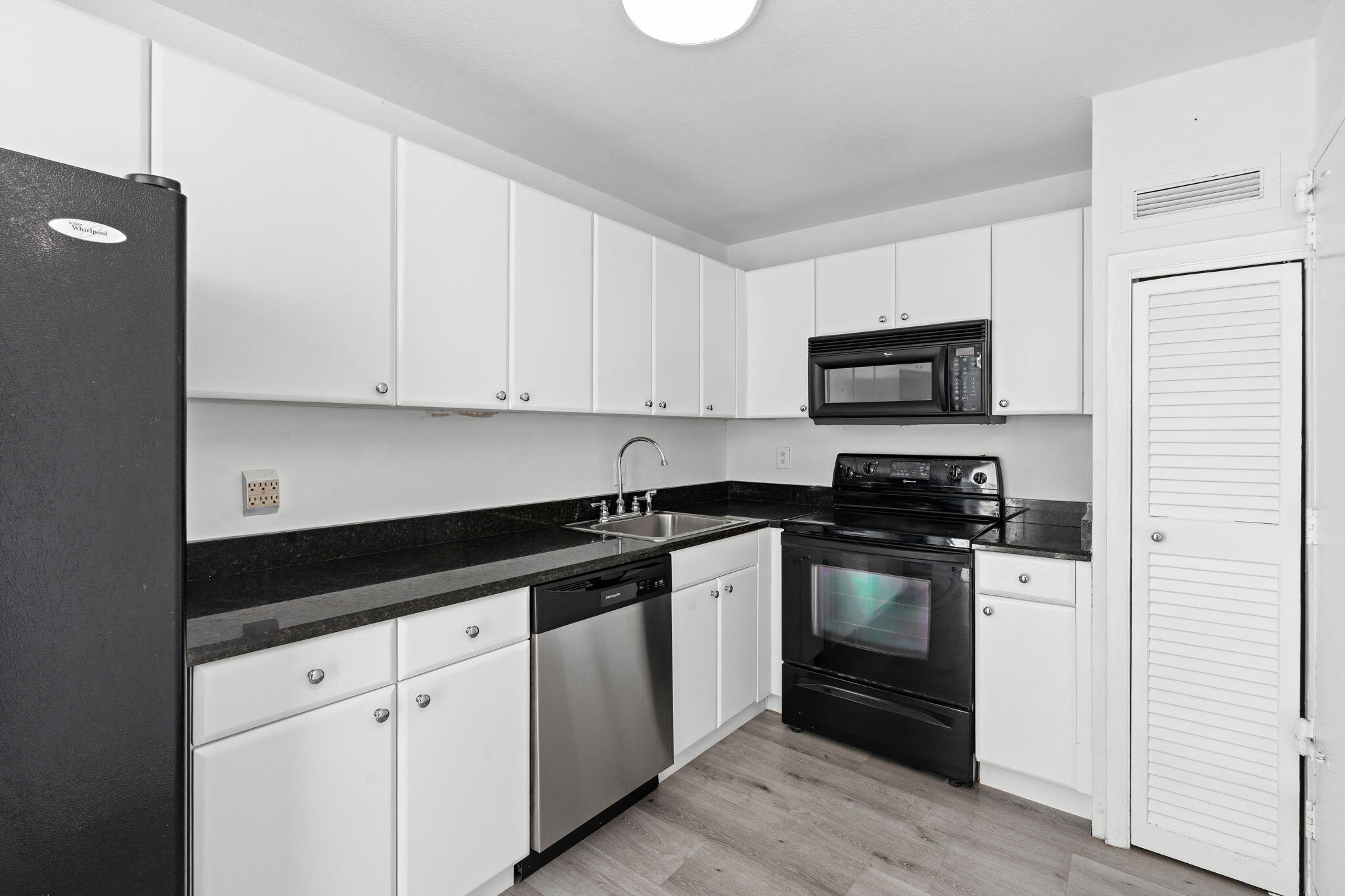 1900 S Ocean Boulevard 10j, Lauderdale-By-The-Sea Unit: 10j