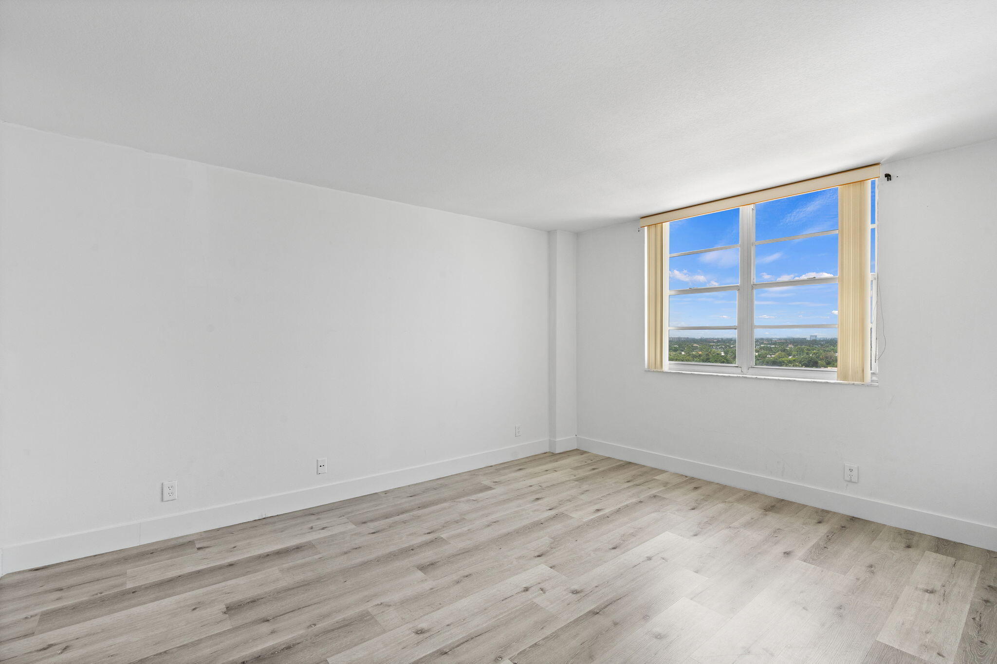 1900 S Ocean Boulevard 10j, Lauderdale-By-The-Sea Unit: 10j