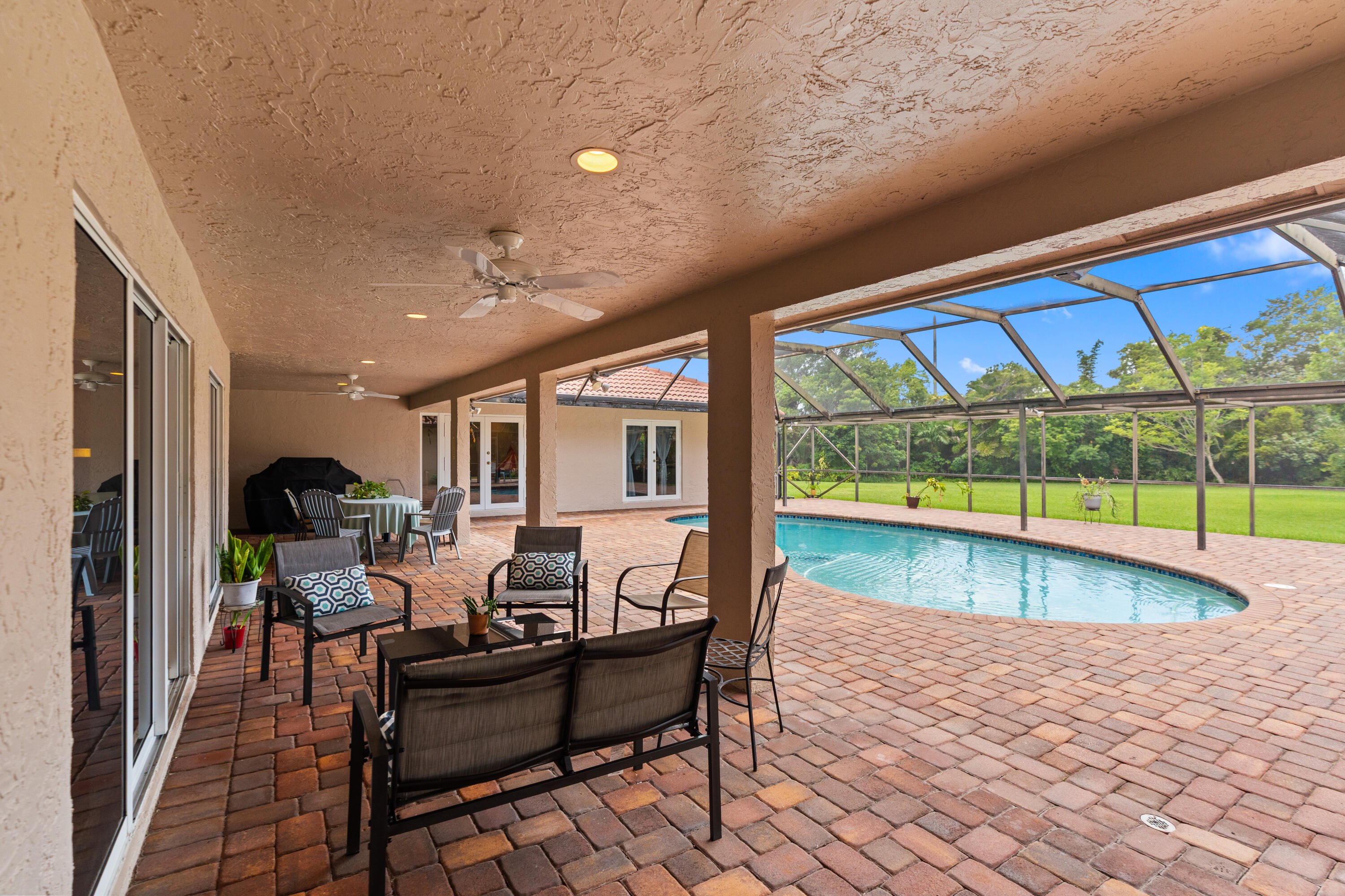 22829 Horse Shoe Way