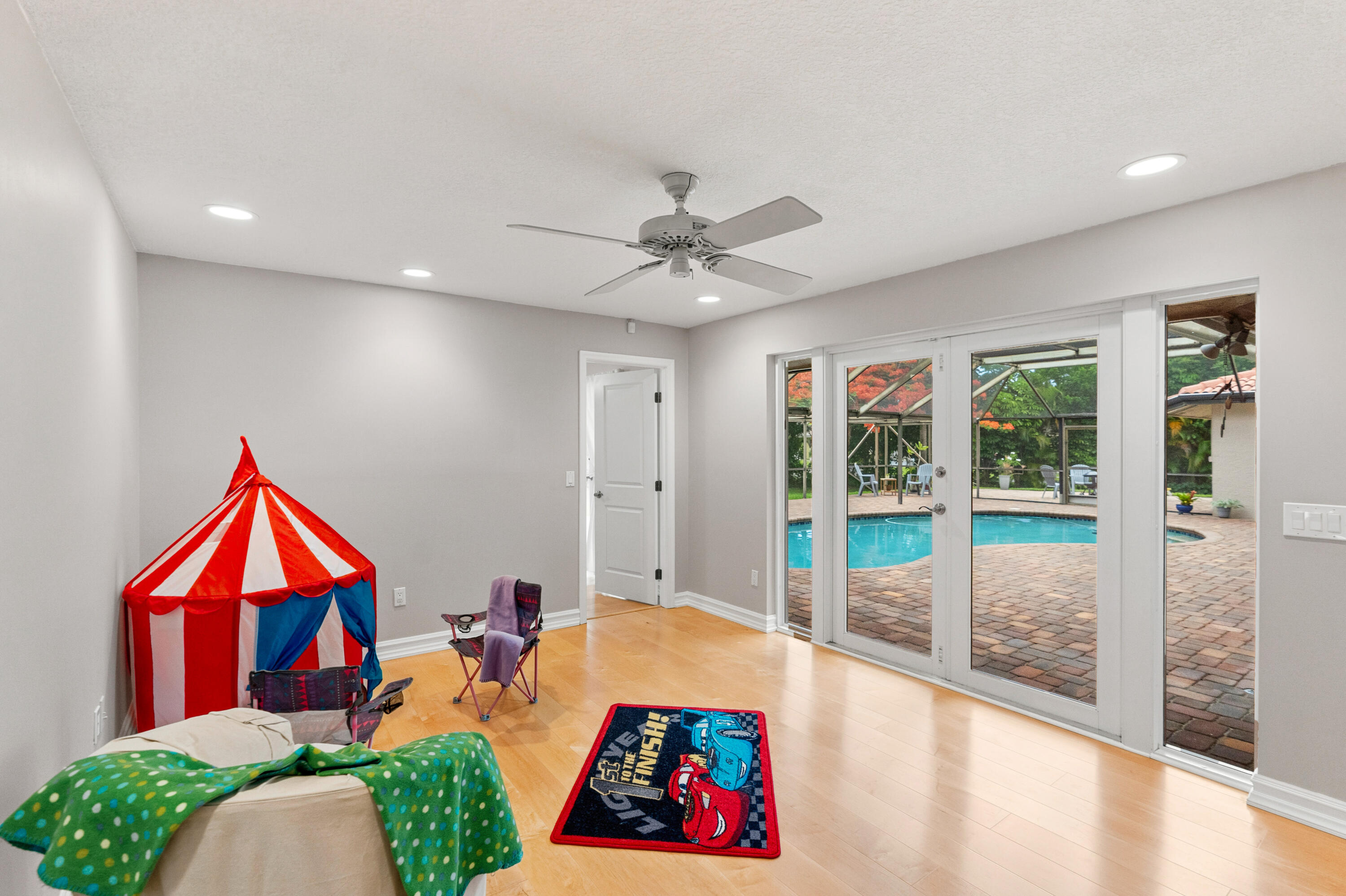 22829 Horse Shoe Way