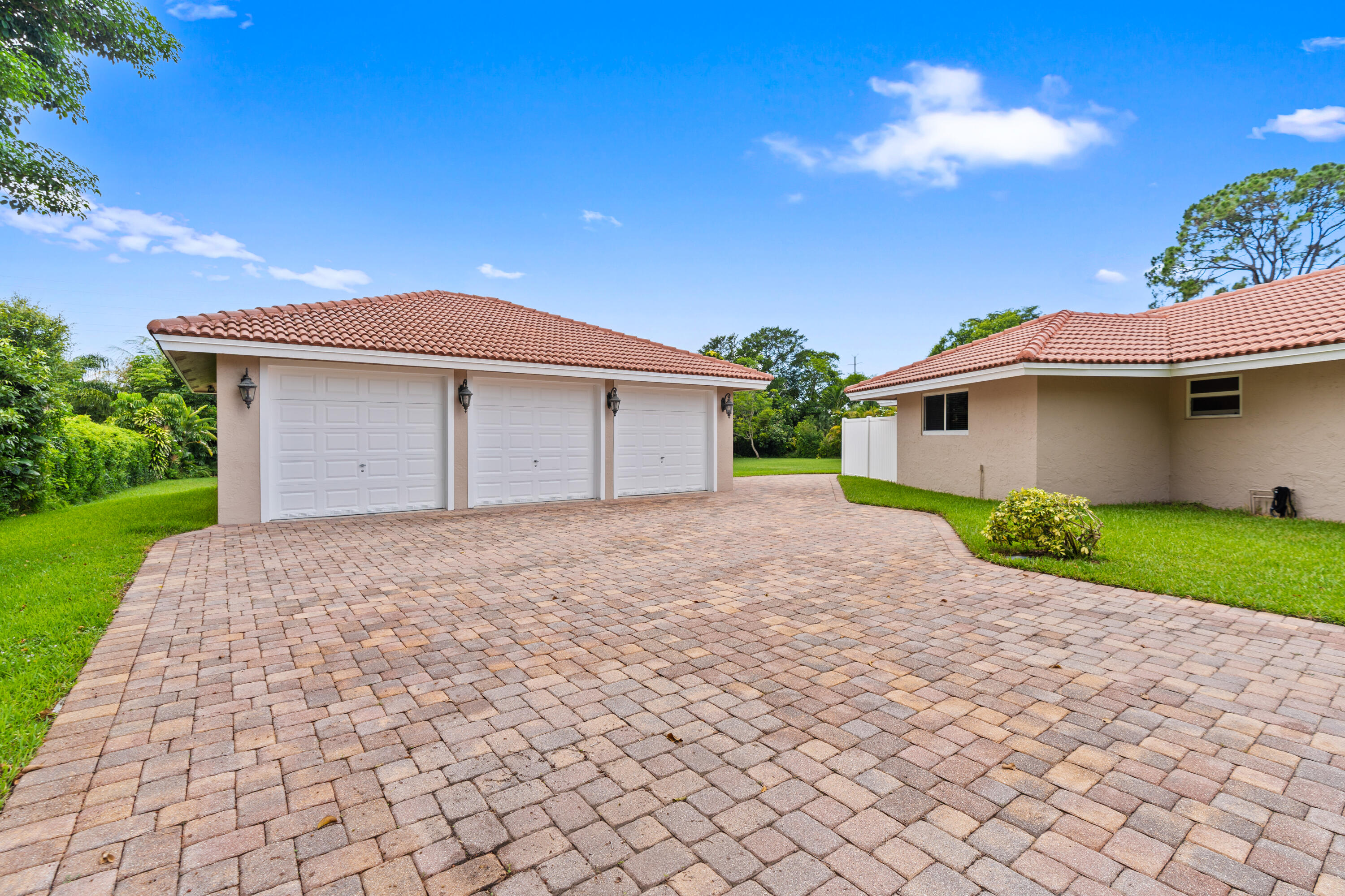 22829 Horse Shoe Way