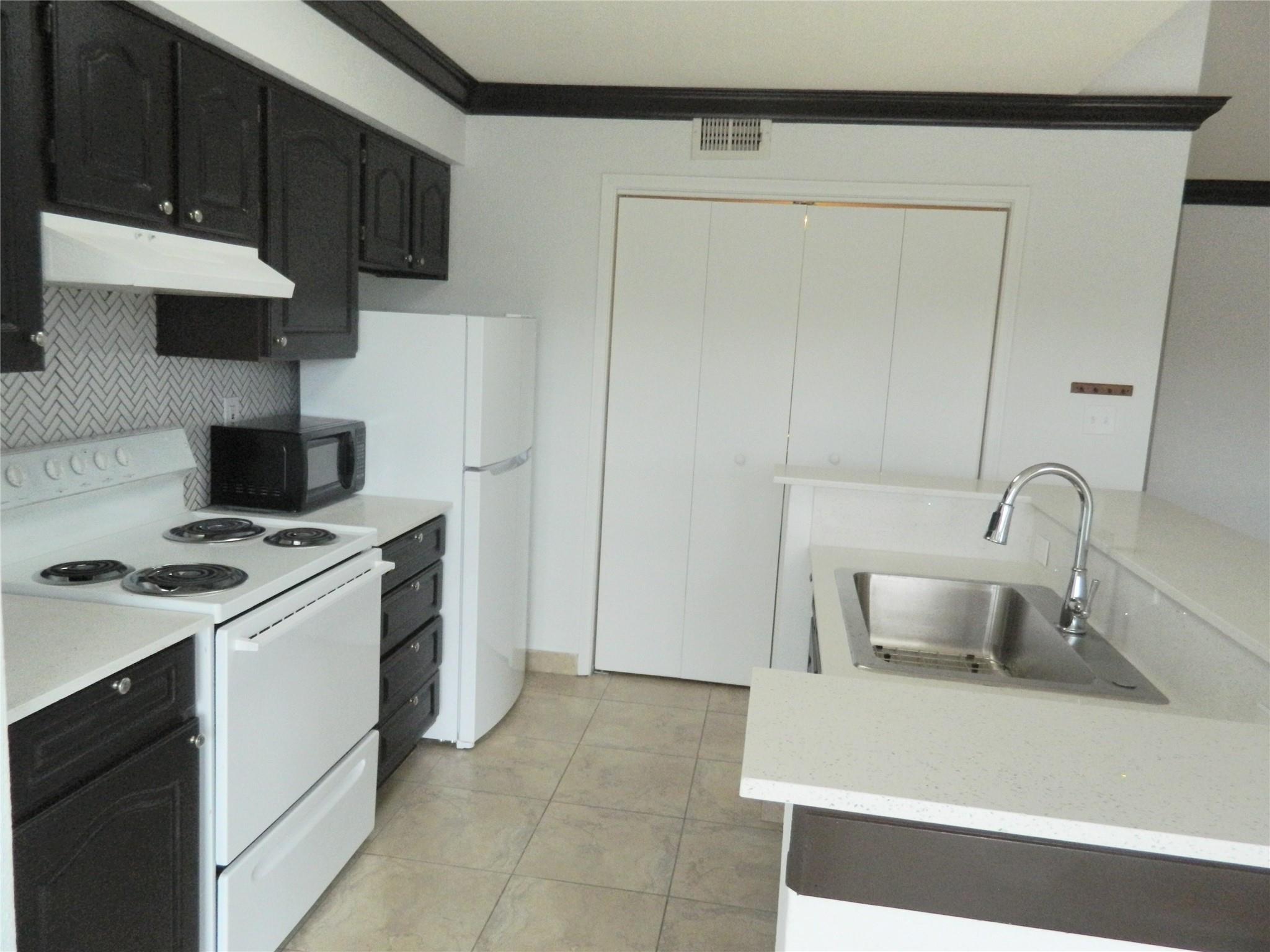 977 Riverside Dr 231