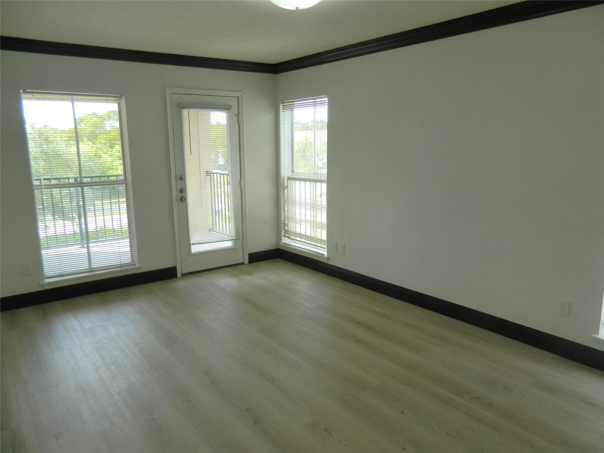 977 Riverside Dr 231