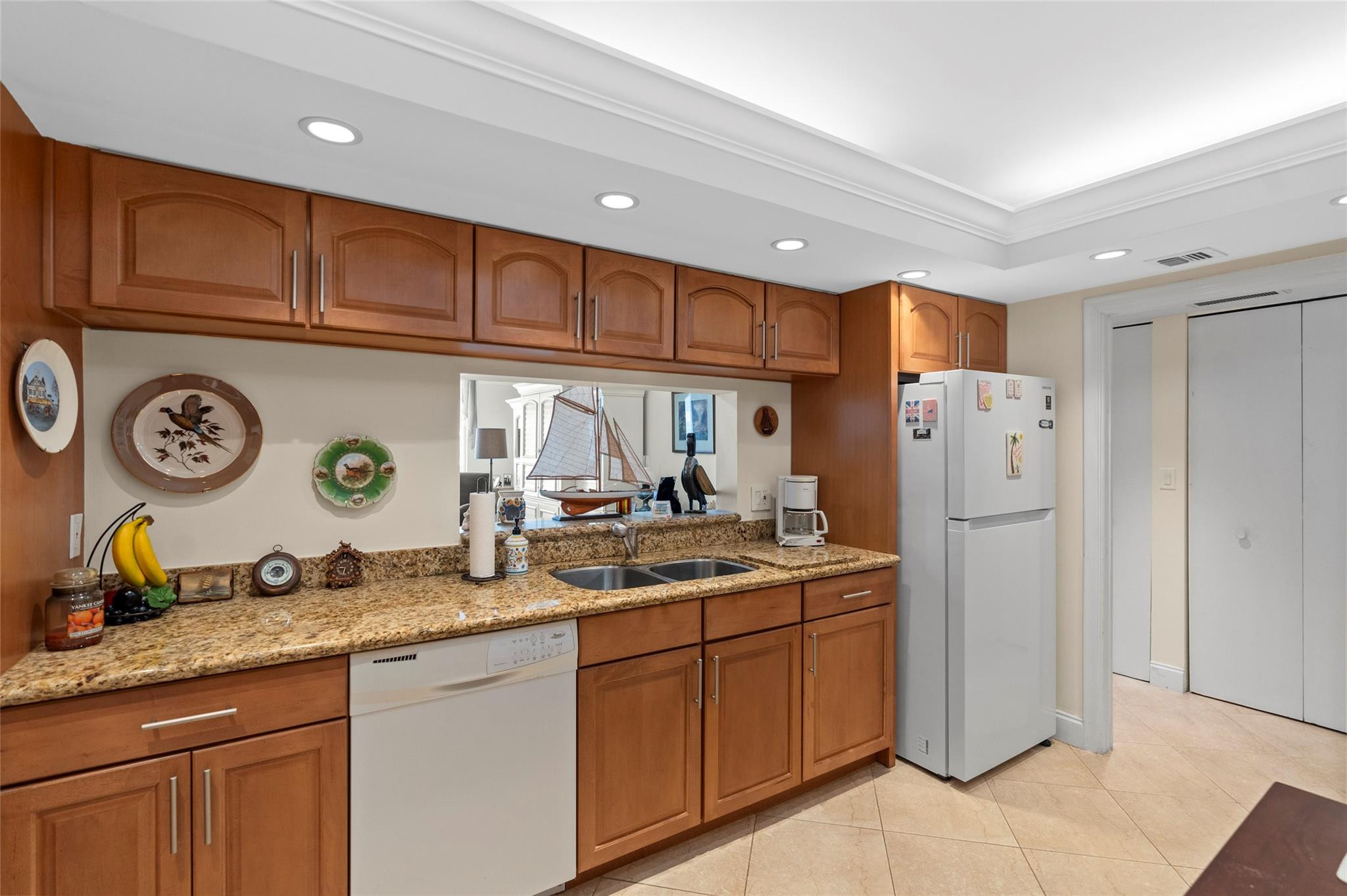 1147 Hillsboro Mile 809