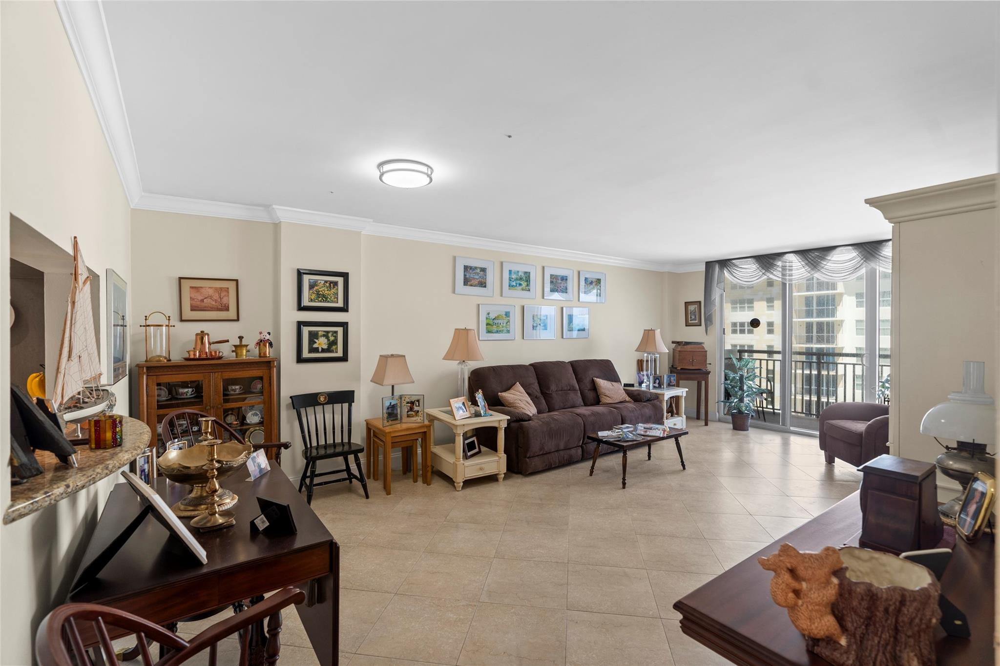 1147 Hillsboro Mile 809