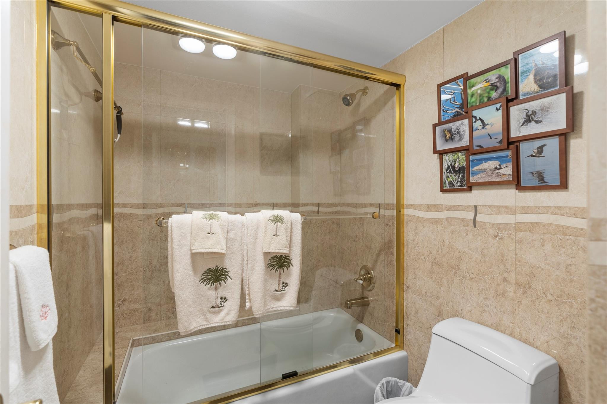 1147 Hillsboro Mile 809