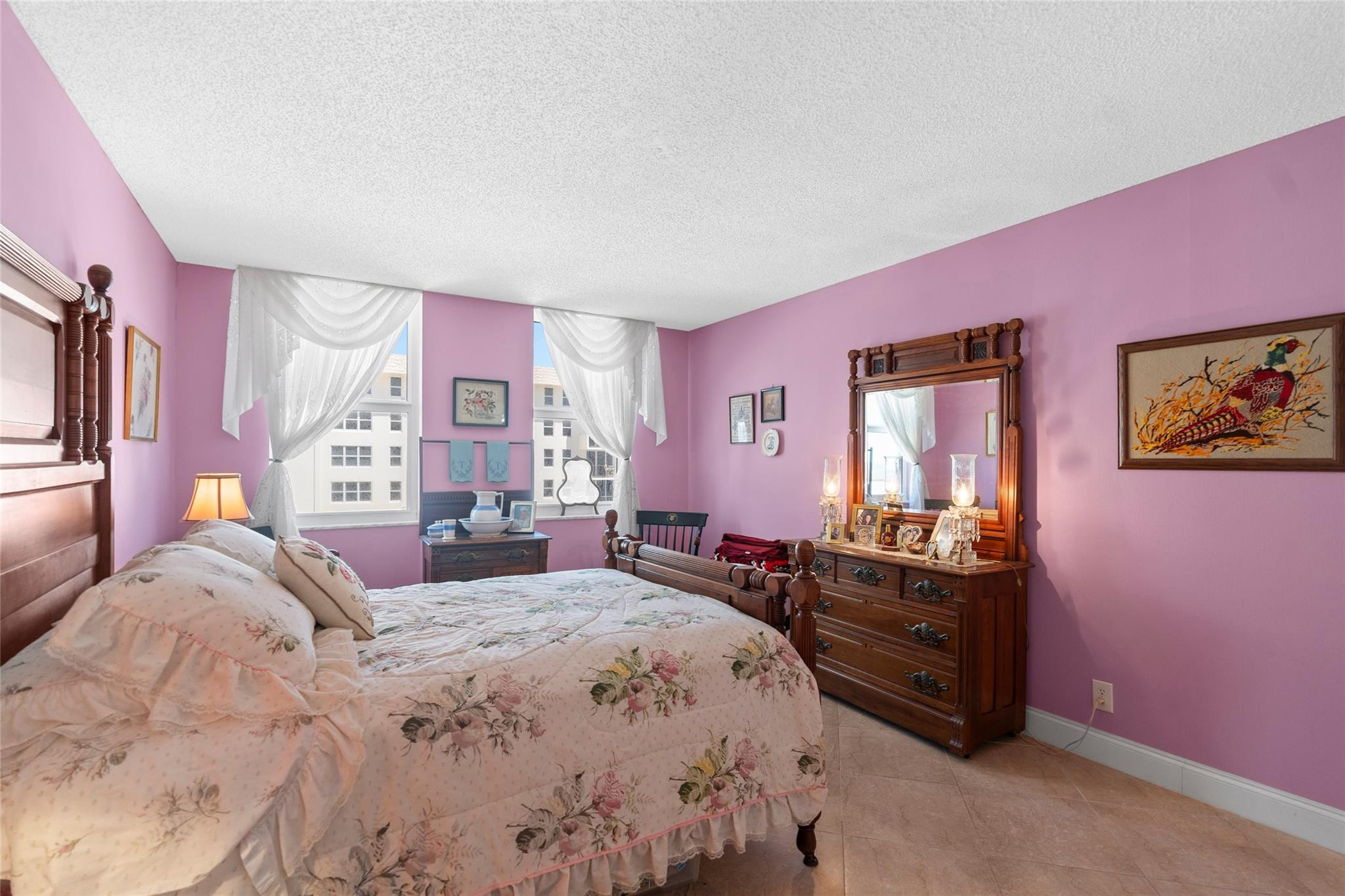 1147 Hillsboro Mile 809