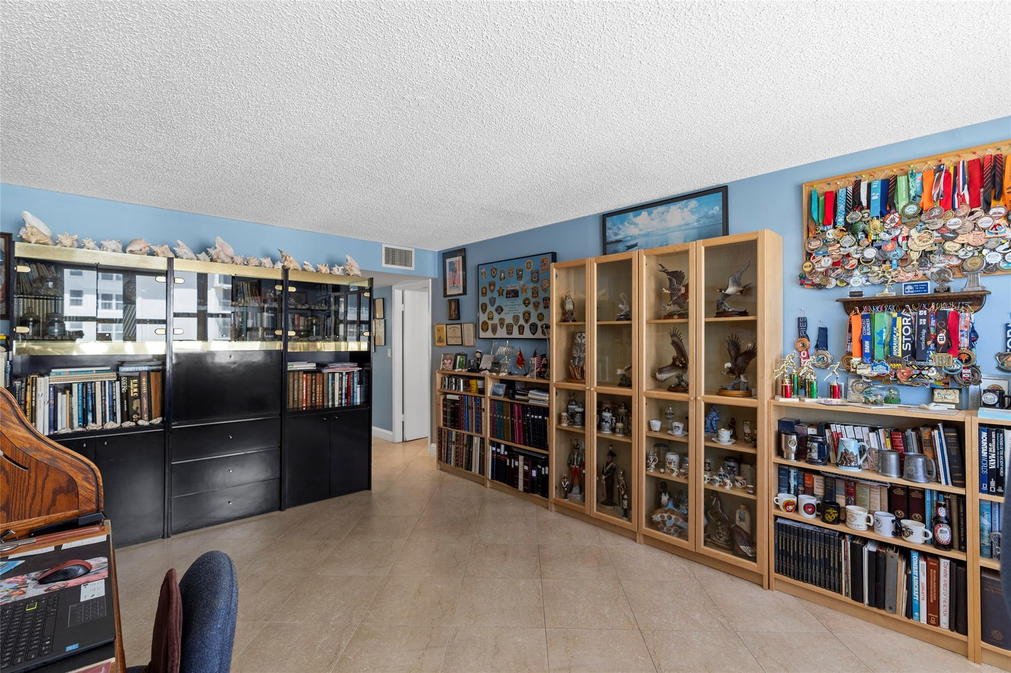 1147 Hillsboro Mile 809