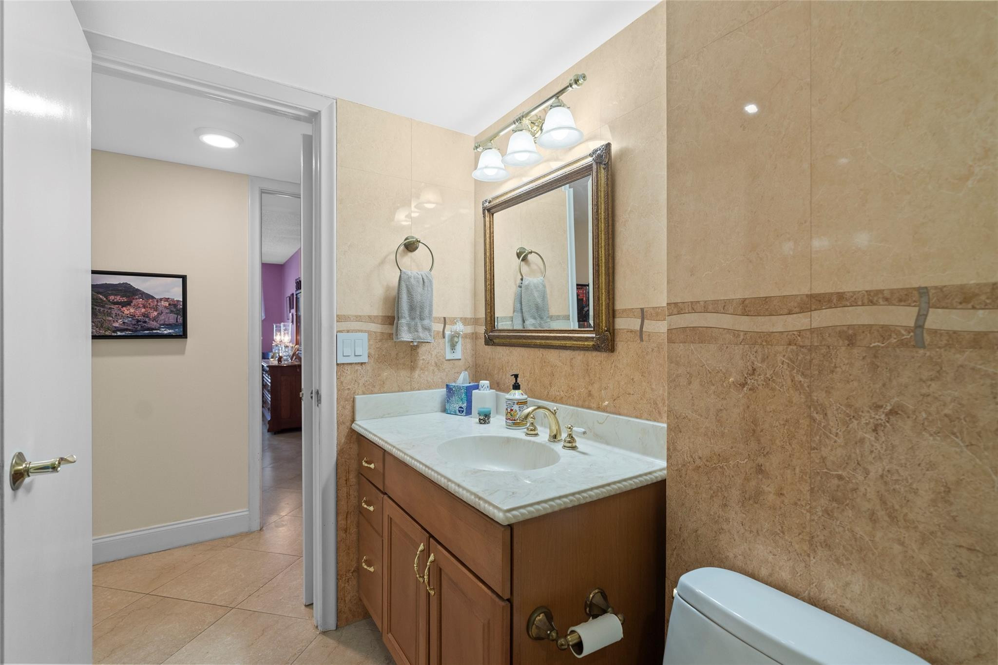 1147 Hillsboro Mile 809