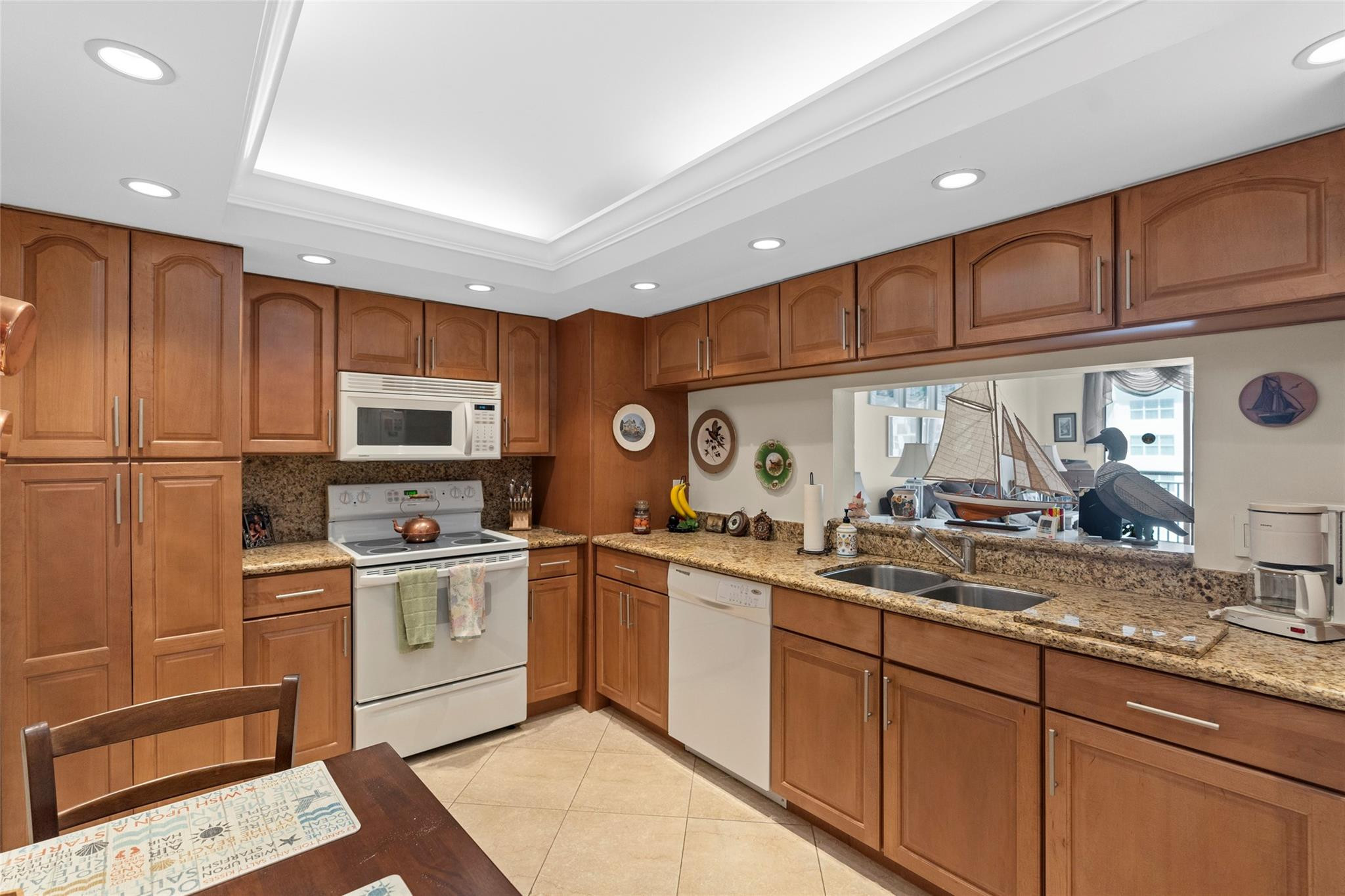 1147 Hillsboro Mile 809