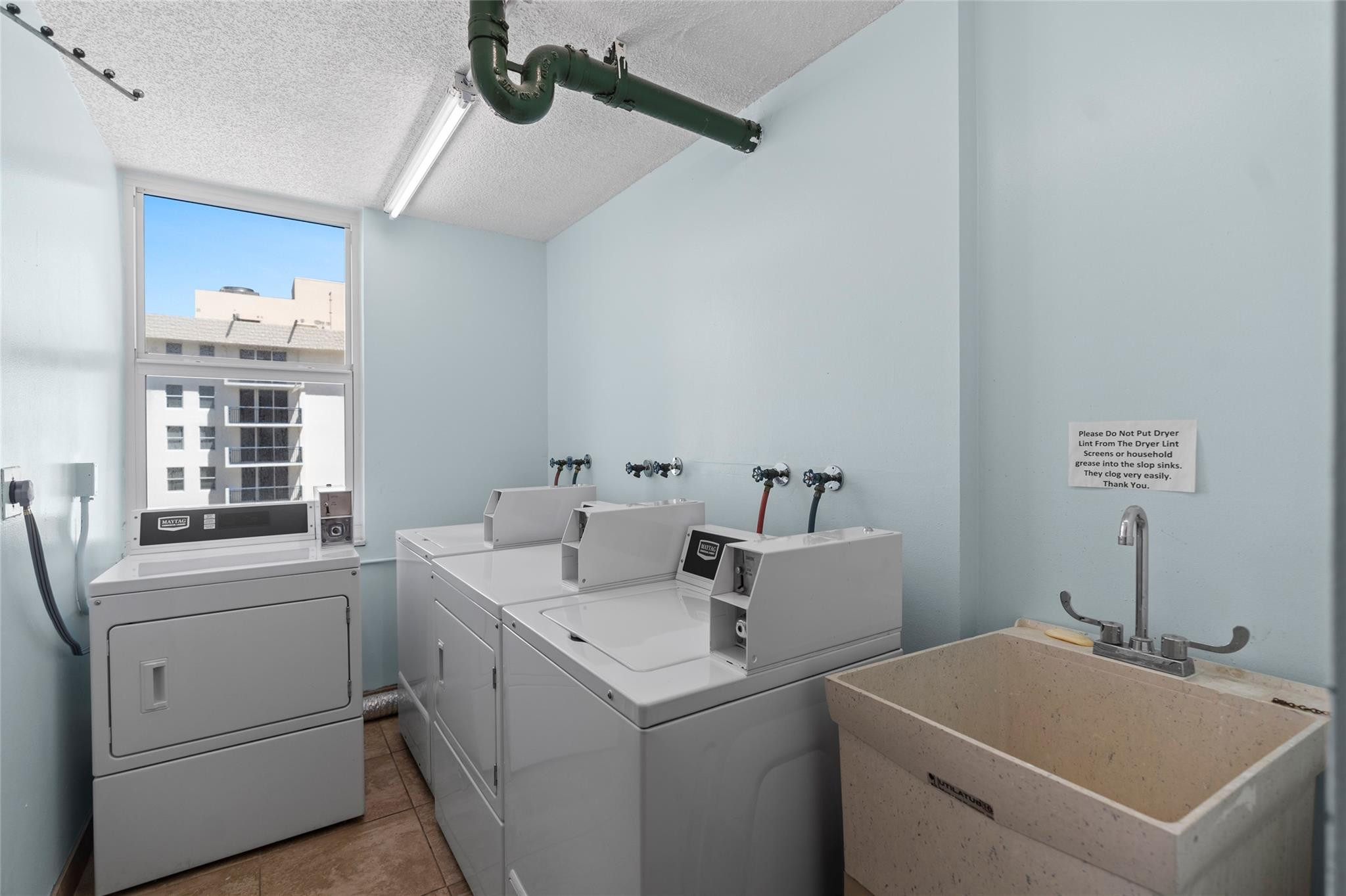 1147 Hillsboro Mile 809