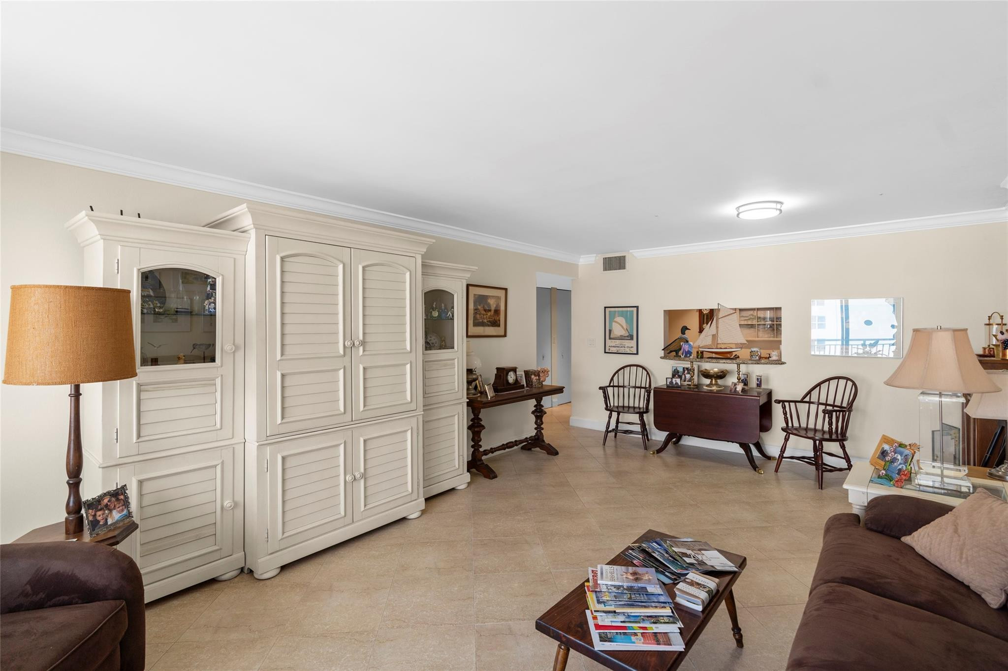 1147 Hillsboro Mile 809