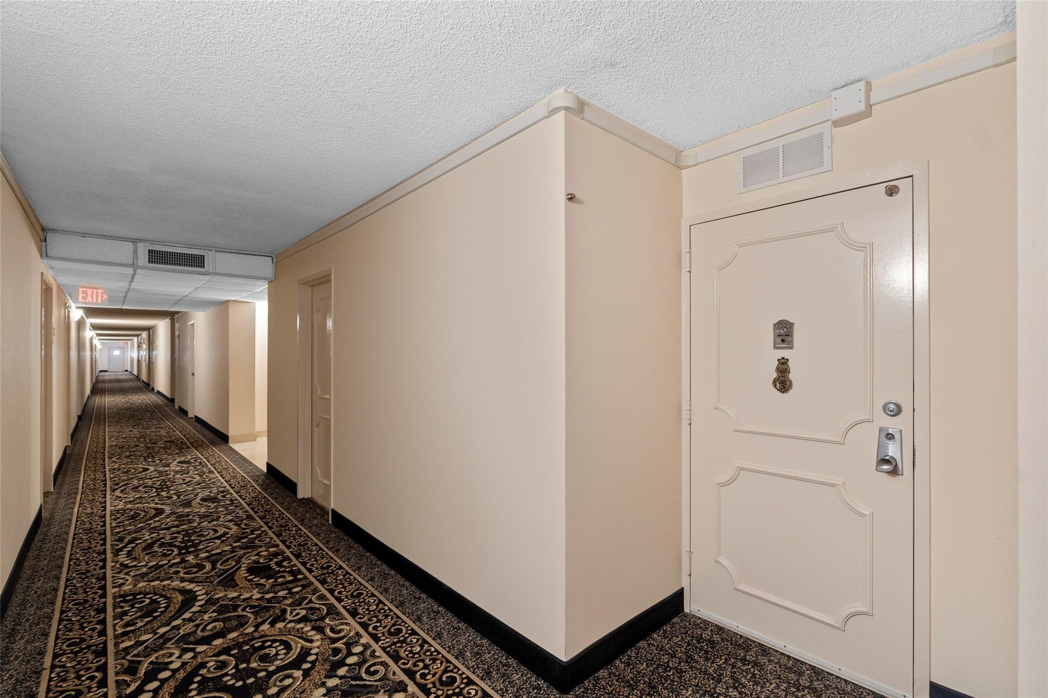 1147 Hillsboro Mile 809