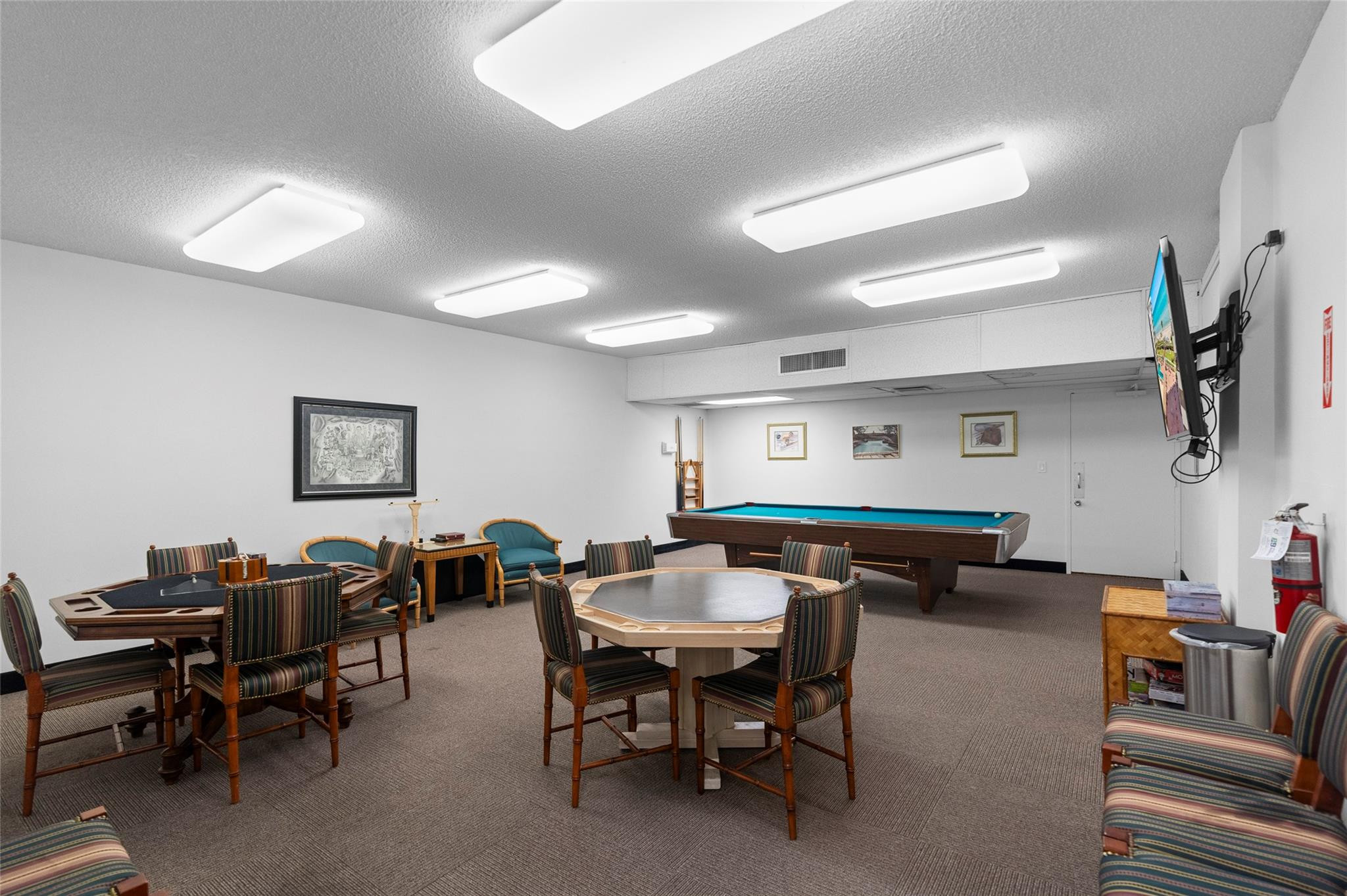 1147 Hillsboro Mile 809