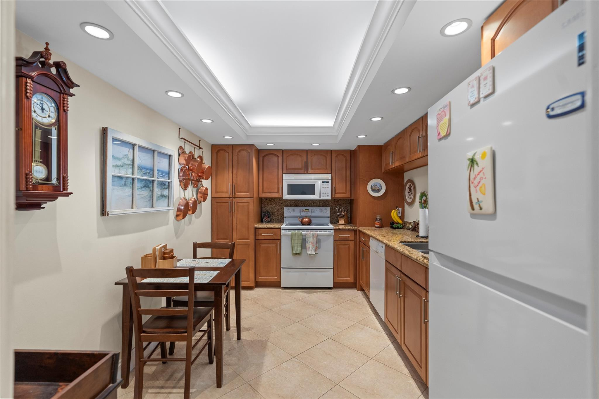 1147 Hillsboro Mile 809